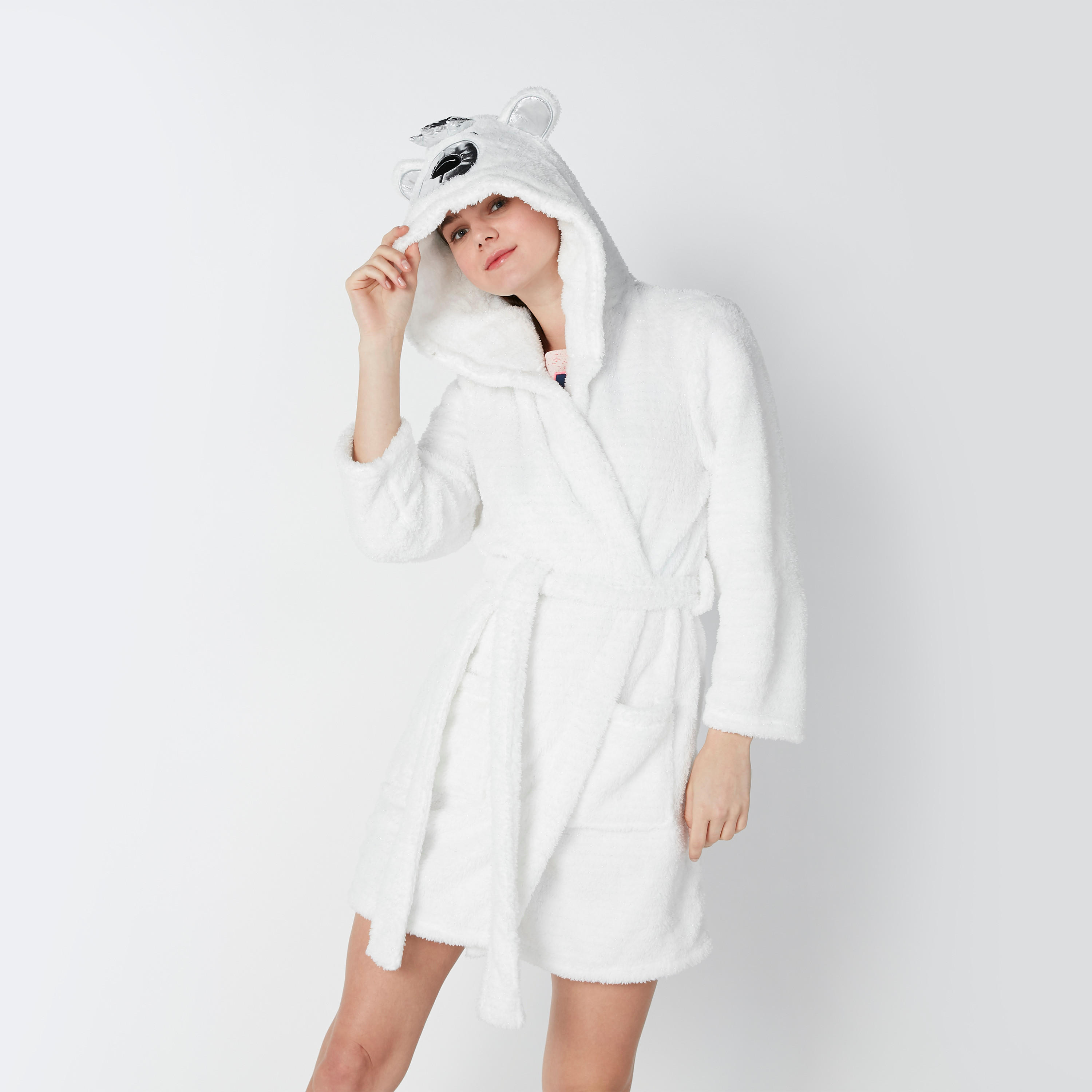 روب حمّام بقبّعة وتزيينات وحزام-women-clothing-nightwear-robes-image-1