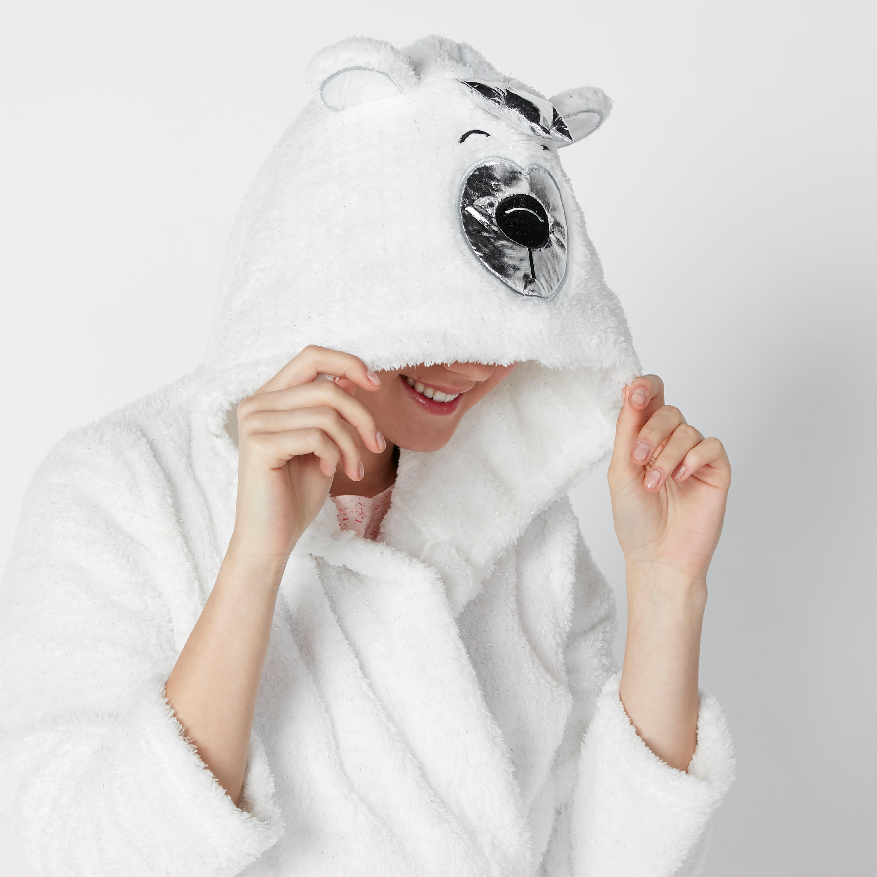 روب حمّام بقبّعة وتزيينات وحزام-women-clothing-nightwear-robes-image-4