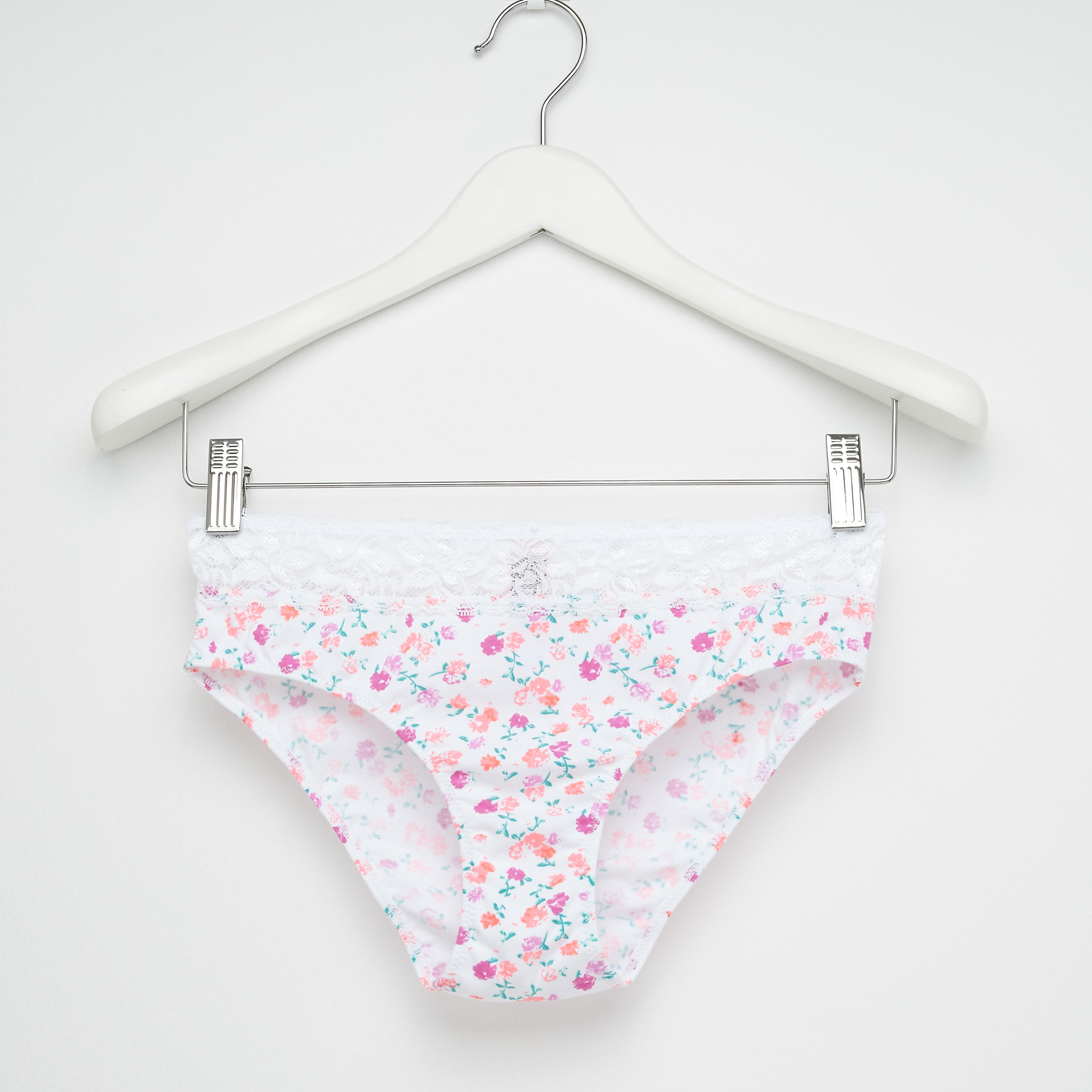 سراويل بيكيني بطبعات زهرية وتفاصيل دانتيل-women-clothing-lingerie-panties-image-1