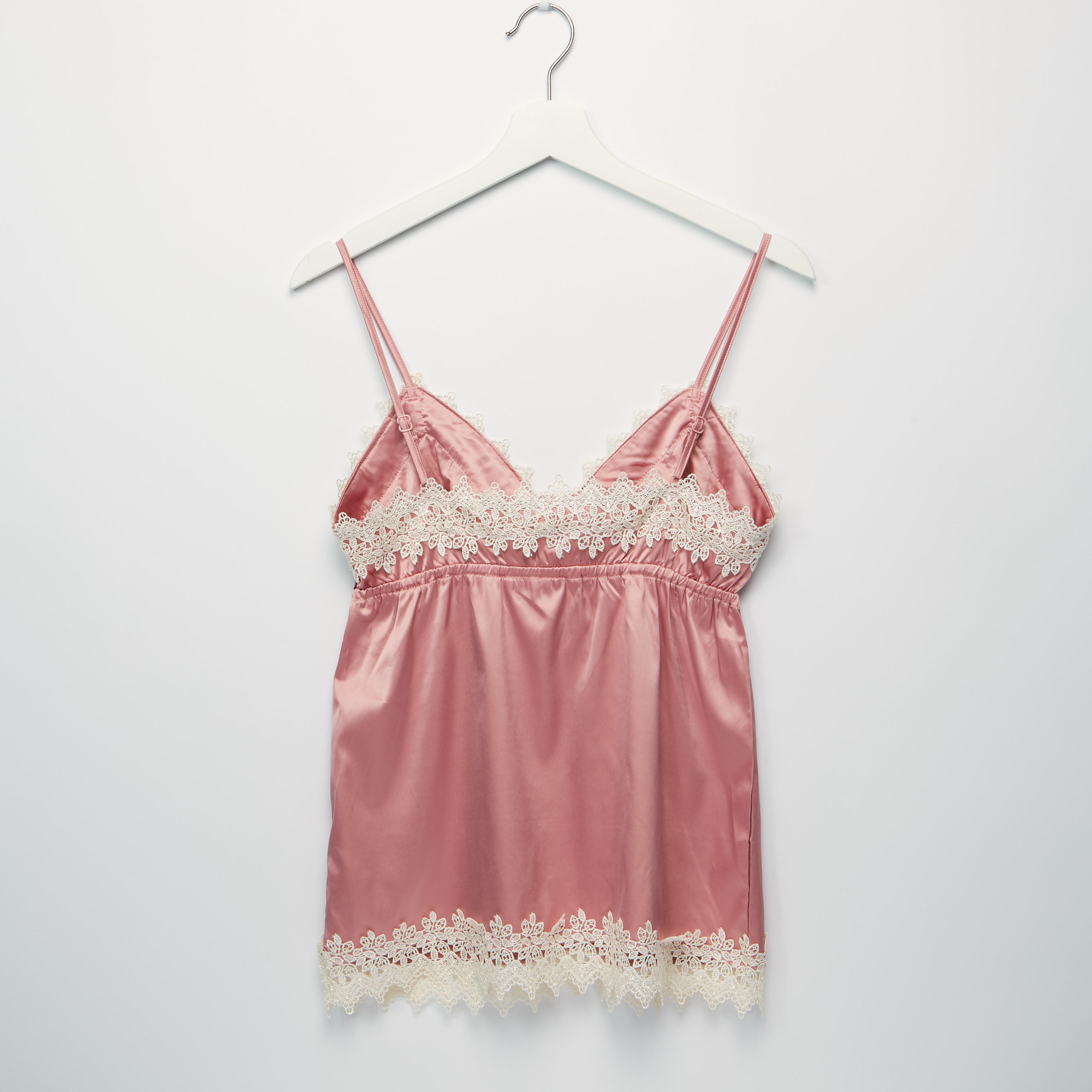 طمق شورت وبلوزة بحمّالات رفيعة وتفاصيل دانتيل-women-clothing-nightwear-pyjamas-longsets-image-3