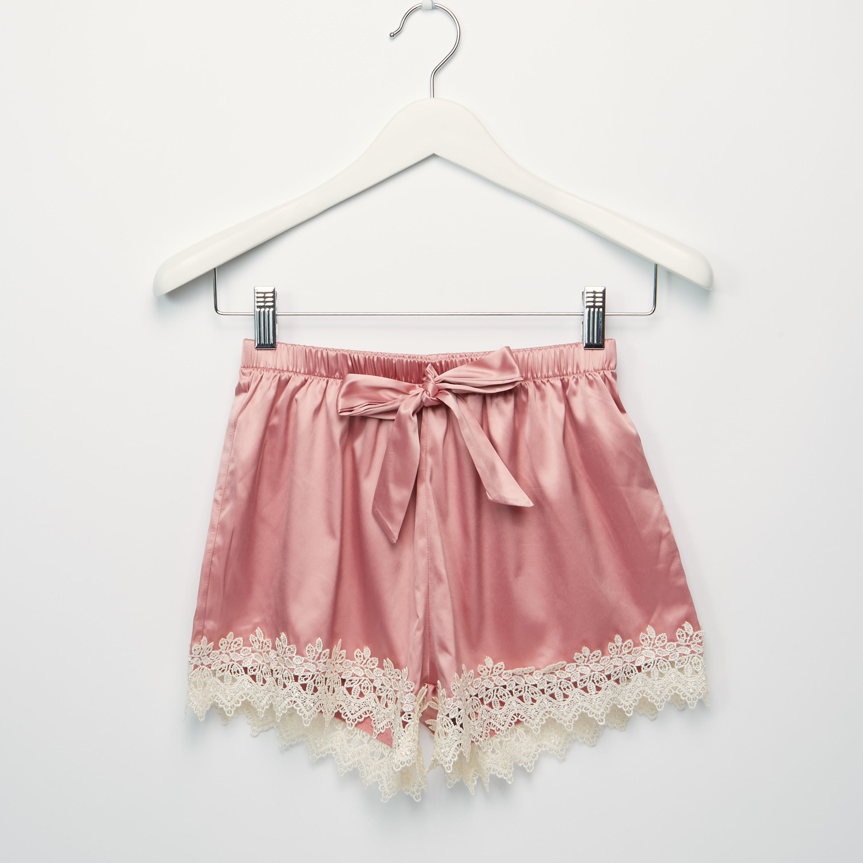 طمق شورت وبلوزة بحمّالات رفيعة وتفاصيل دانتيل-women-clothing-nightwear-pyjamas-longsets-image-4