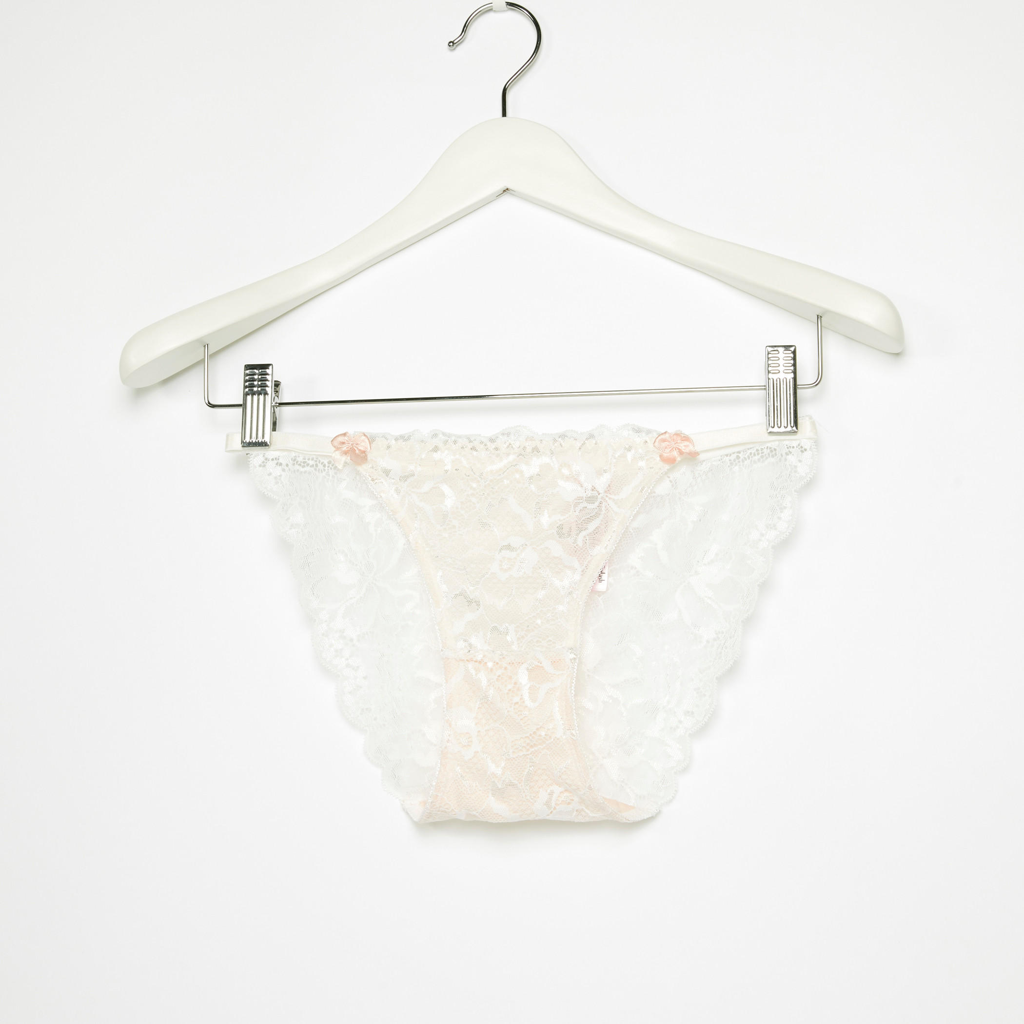 صدرية دانتيل مبطّنة مع سراويل بيكيني بتفاصيل صدفية-women-clothing-lingerie-lingeriesets-image-4