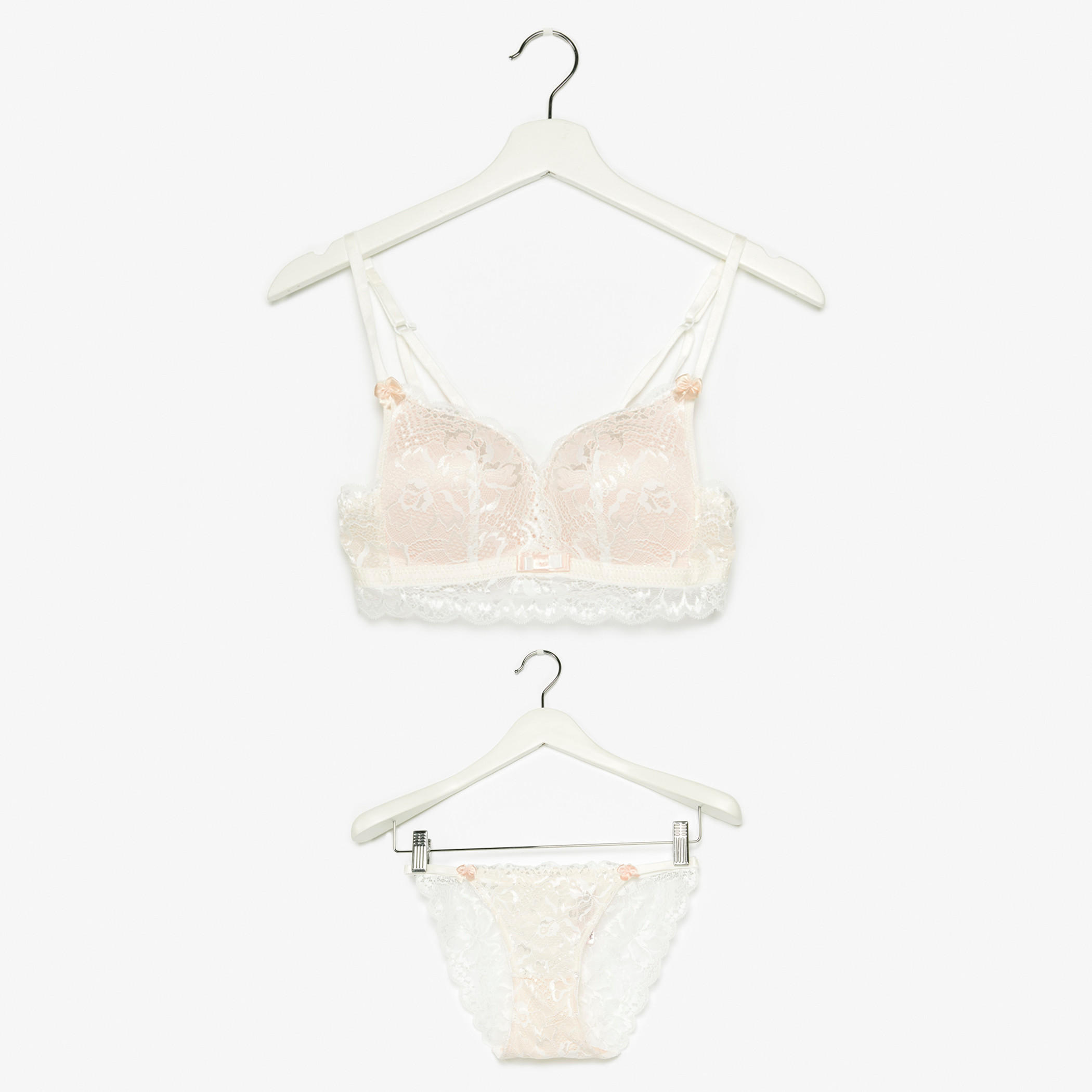 صدرية دانتيل مبطّنة مع سراويل بيكيني بتفاصيل صدفية-women-clothing-lingerie-lingeriesets-image-1