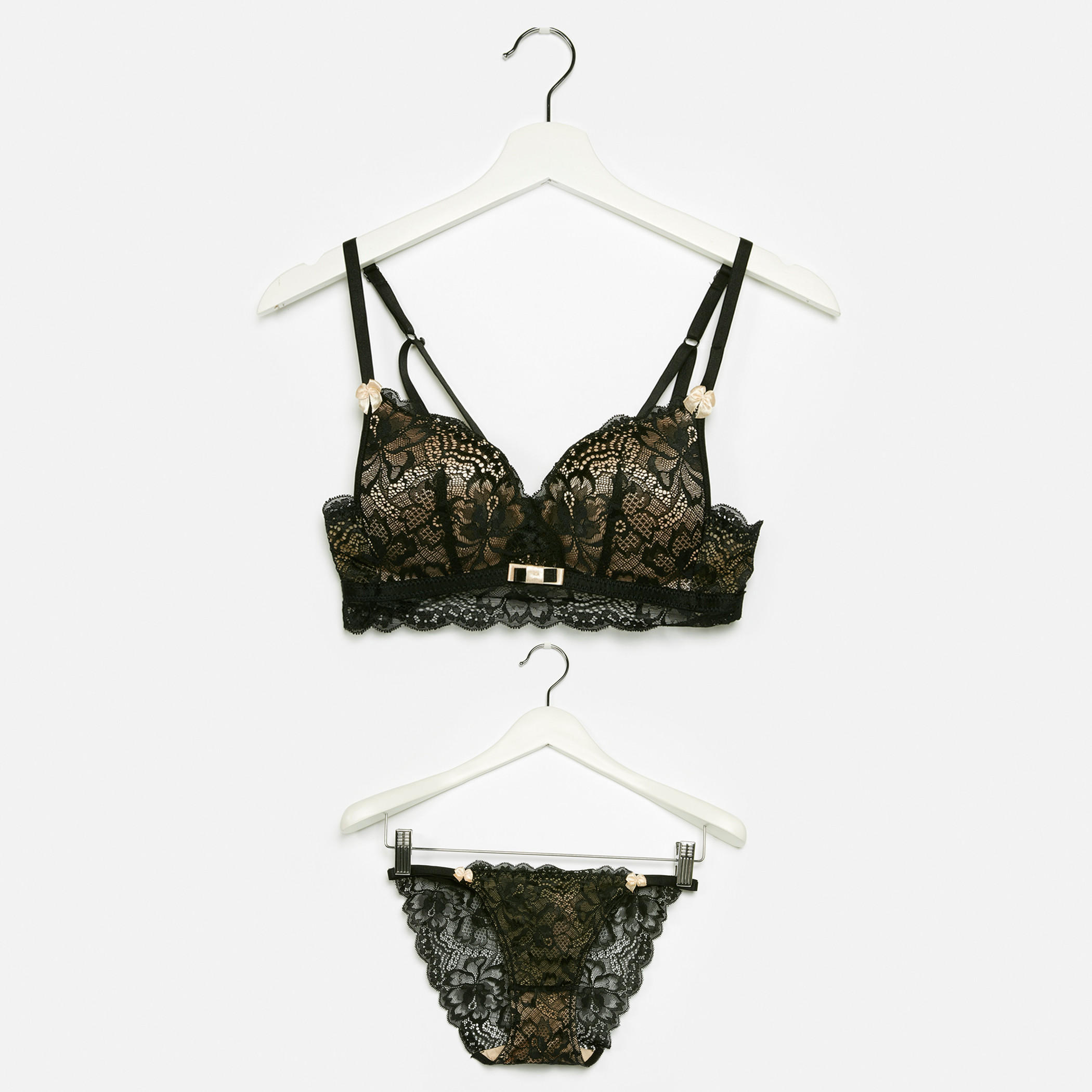 صدرية بيكيني بتفاصيل دانتيل مع سراويل داخلية-women-clothing-lingerie-lingeriesets-image-1