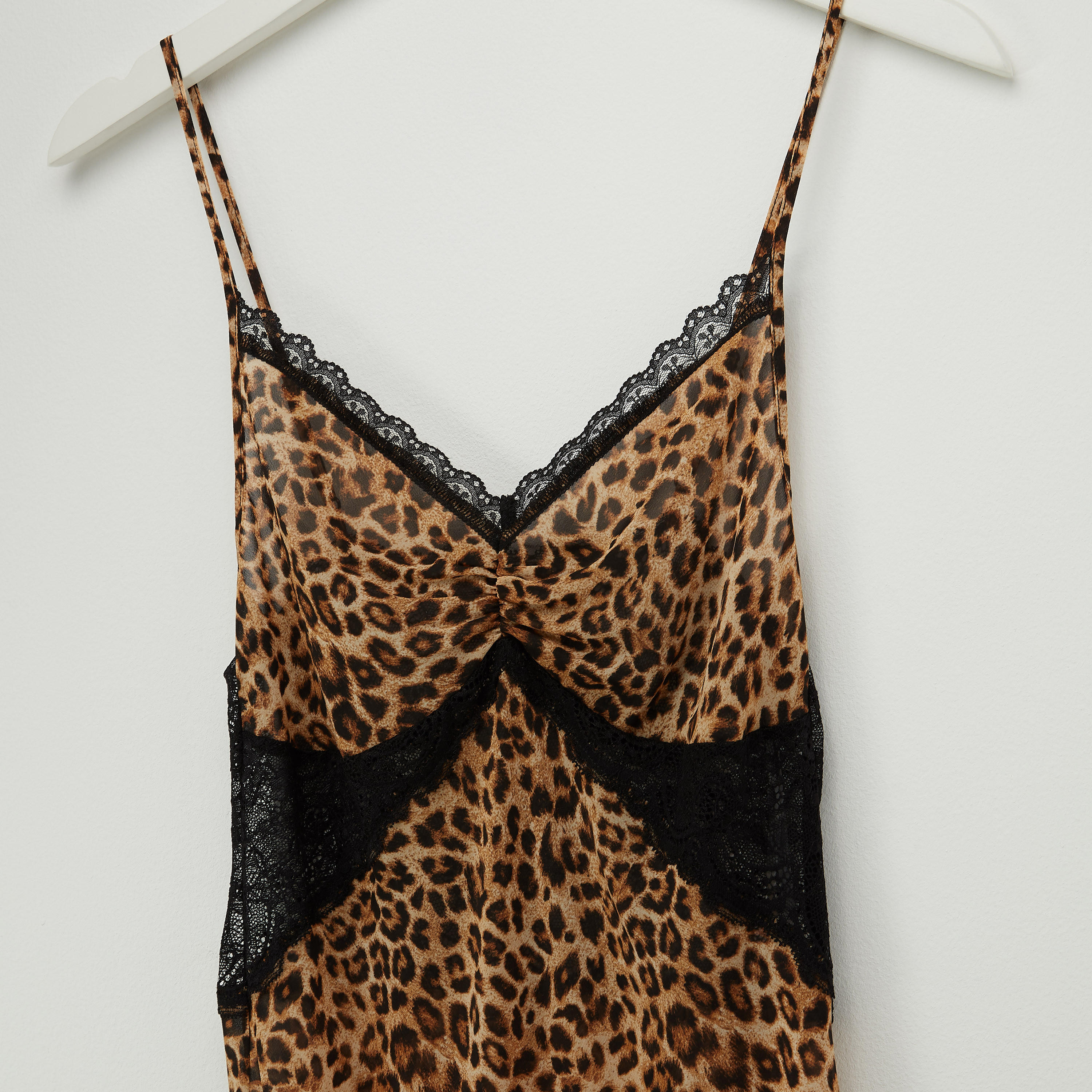 فستان طويل بياقة V وتفاصيل دانتيل وطبعات-women-clothing-nightwear-nighties-image-2