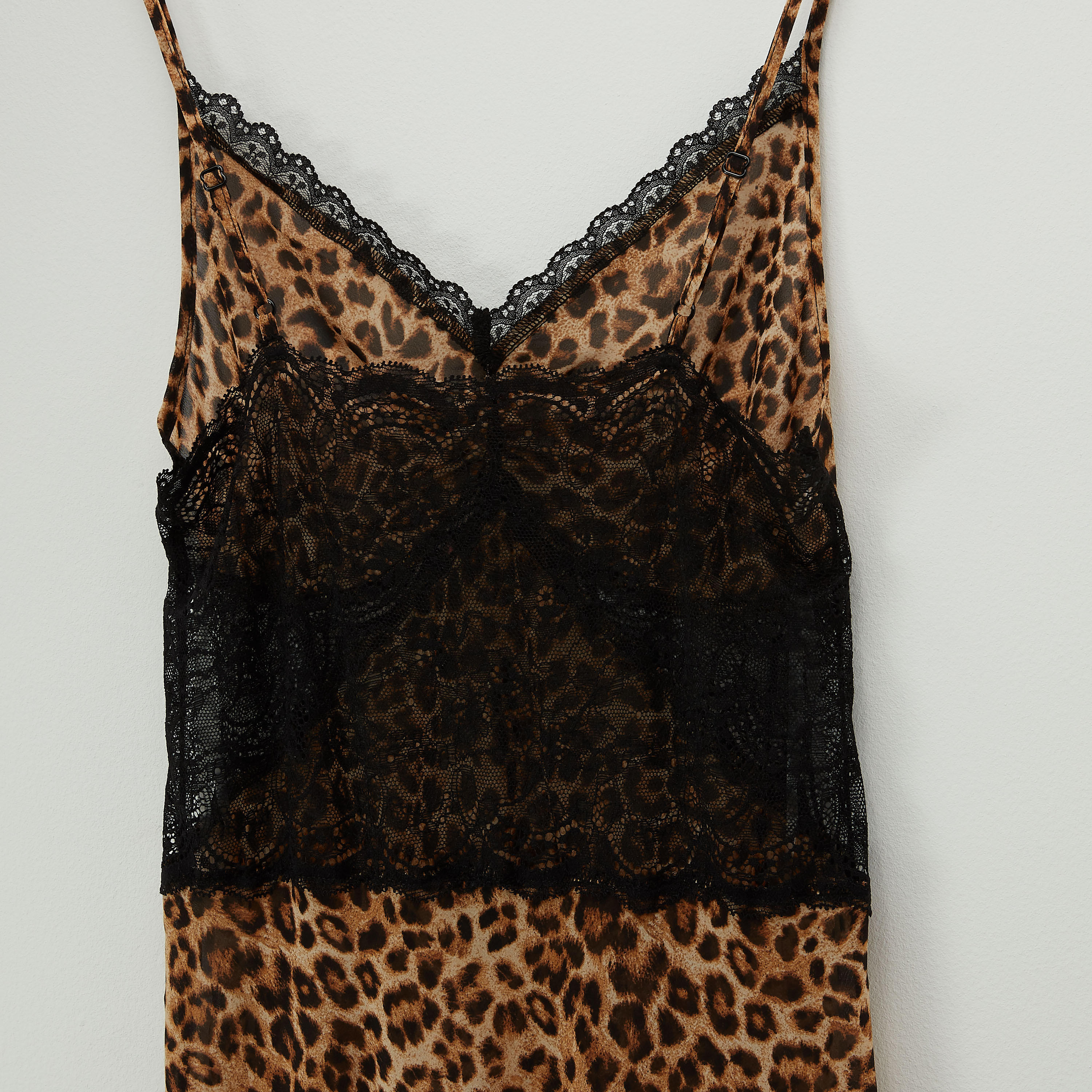فستان طويل بياقة V وتفاصيل دانتيل وطبعات-women-clothing-nightwear-nighties-image-4