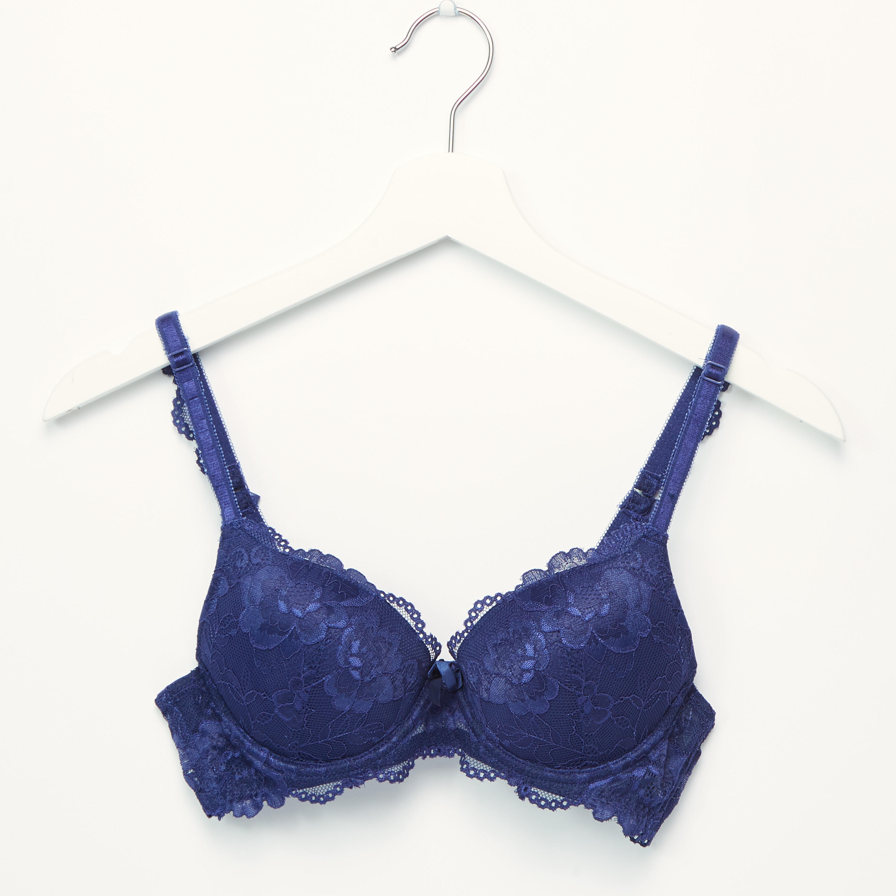 طقم سراويل بيكيني وصدرية مبطّنة بتفاصيل دانتيل-women-clothing-lingerie-lingeriesets-image-2
