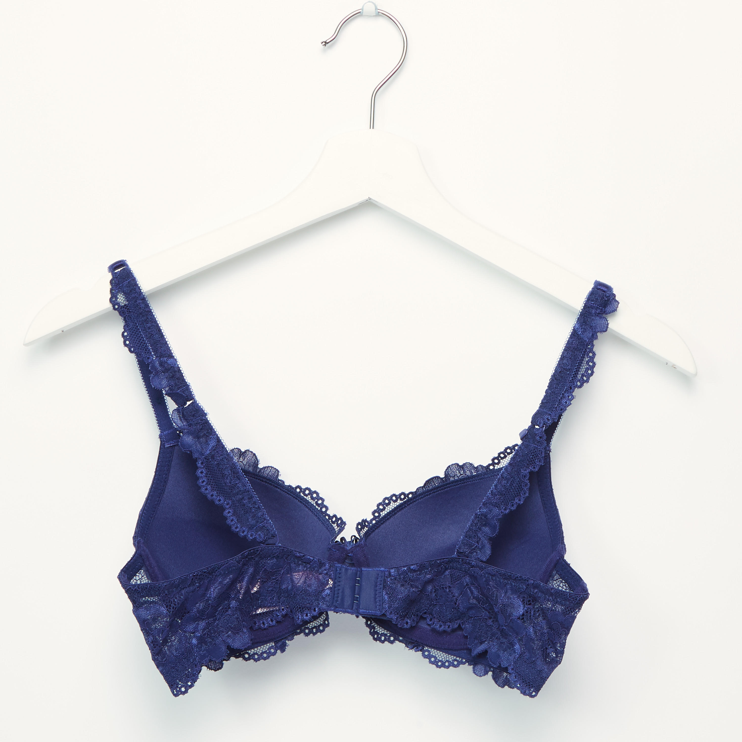 طقم سراويل بيكيني وصدرية مبطّنة بتفاصيل دانتيل-women-clothing-lingerie-lingeriesets-image-3