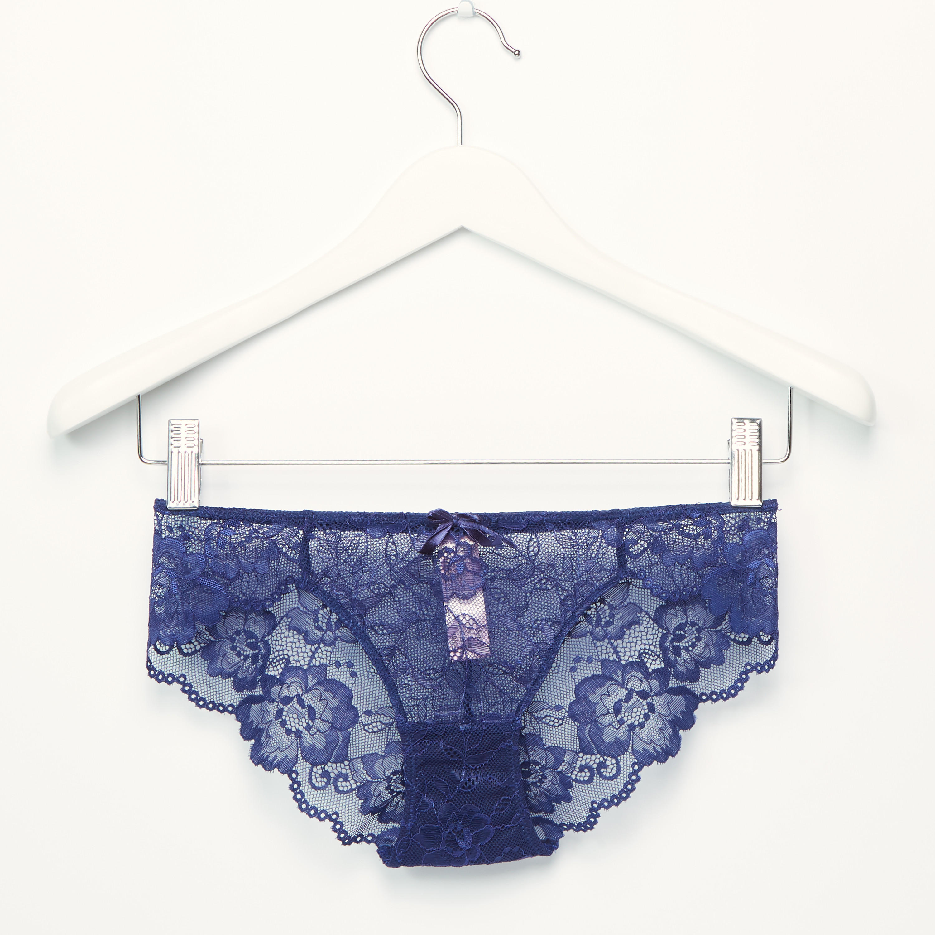 طقم سراويل بيكيني وصدرية مبطّنة بتفاصيل دانتيل-women-clothing-lingerie-lingeriesets-image-4