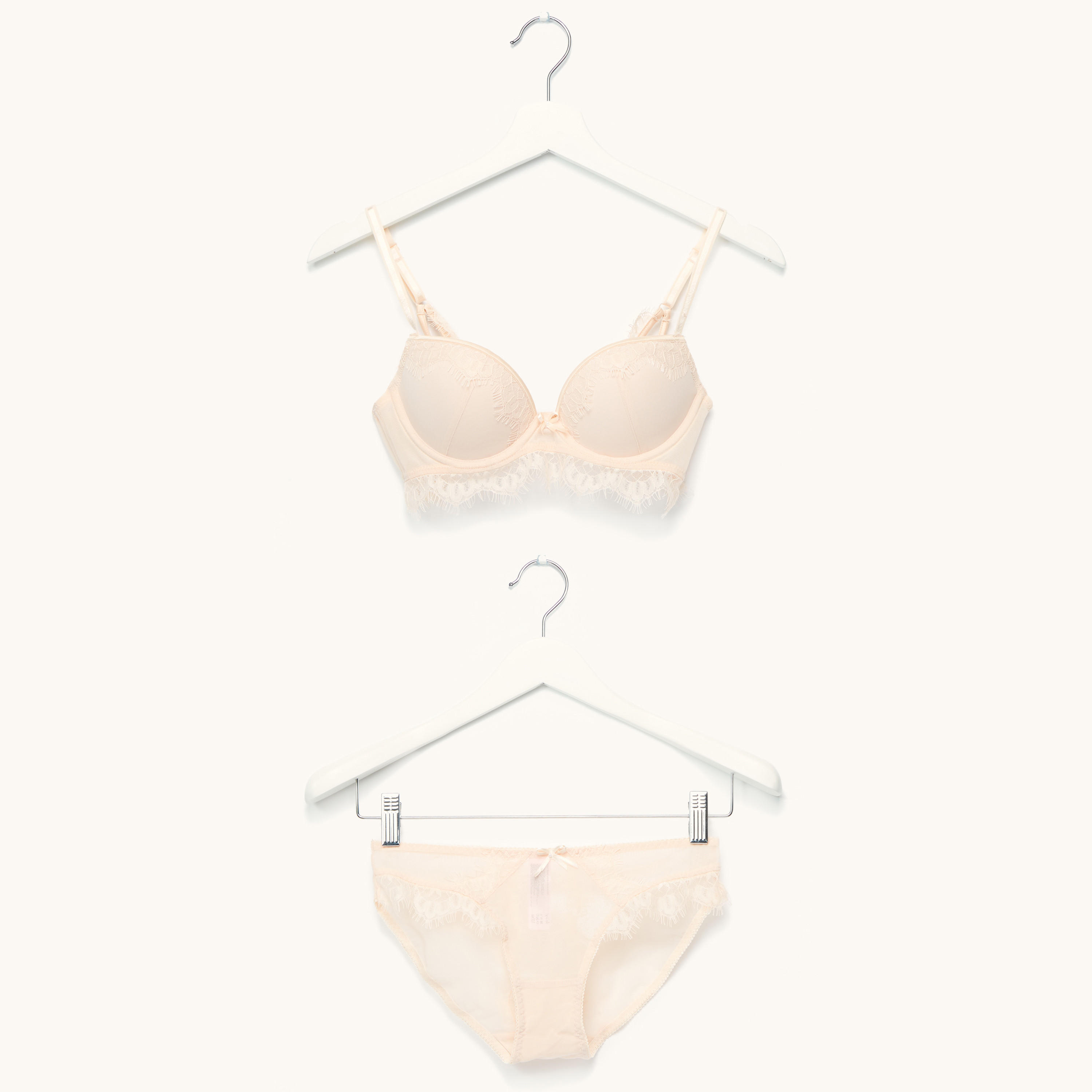 طقم سراويل بيكيني وصدرية مبطّنة بتفاصيل دانتيل-women-clothing-lingerie-lingeriesets-image-5