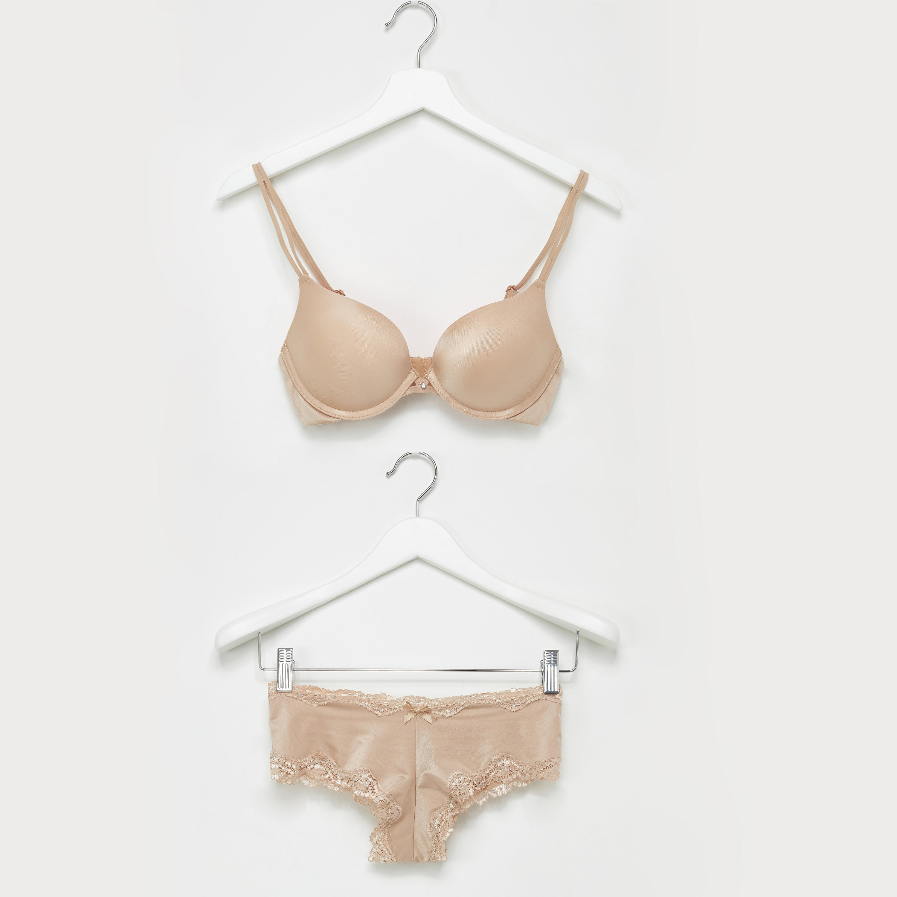 طقم سراويل داخلية وصدريّة مبطّنة بتفاصيل دانتيل-women-clothing-lingerie-lingeriesets-image-1