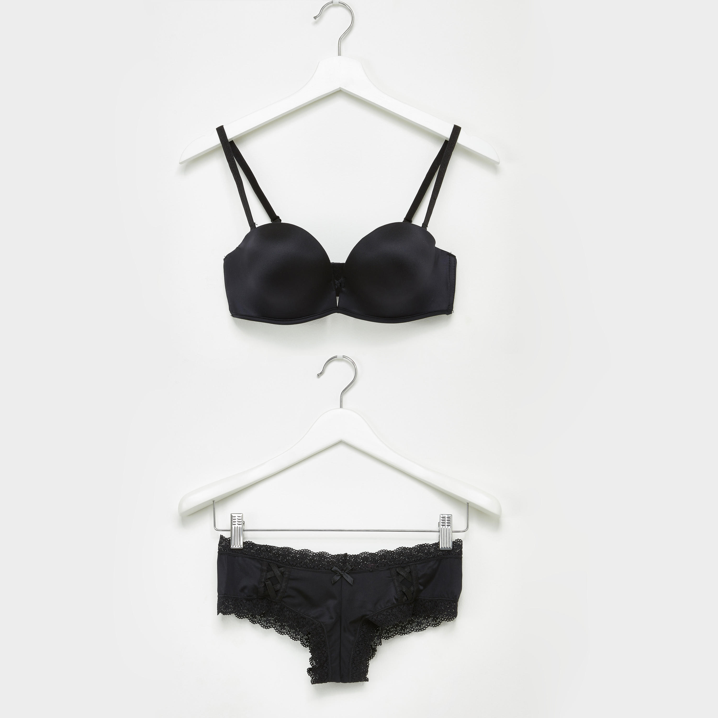 طقم سراويل داخلية وصدريّة مبطّنة بتفاصيل دانتيل-women-clothing-lingerie-lingeriesets-image-1