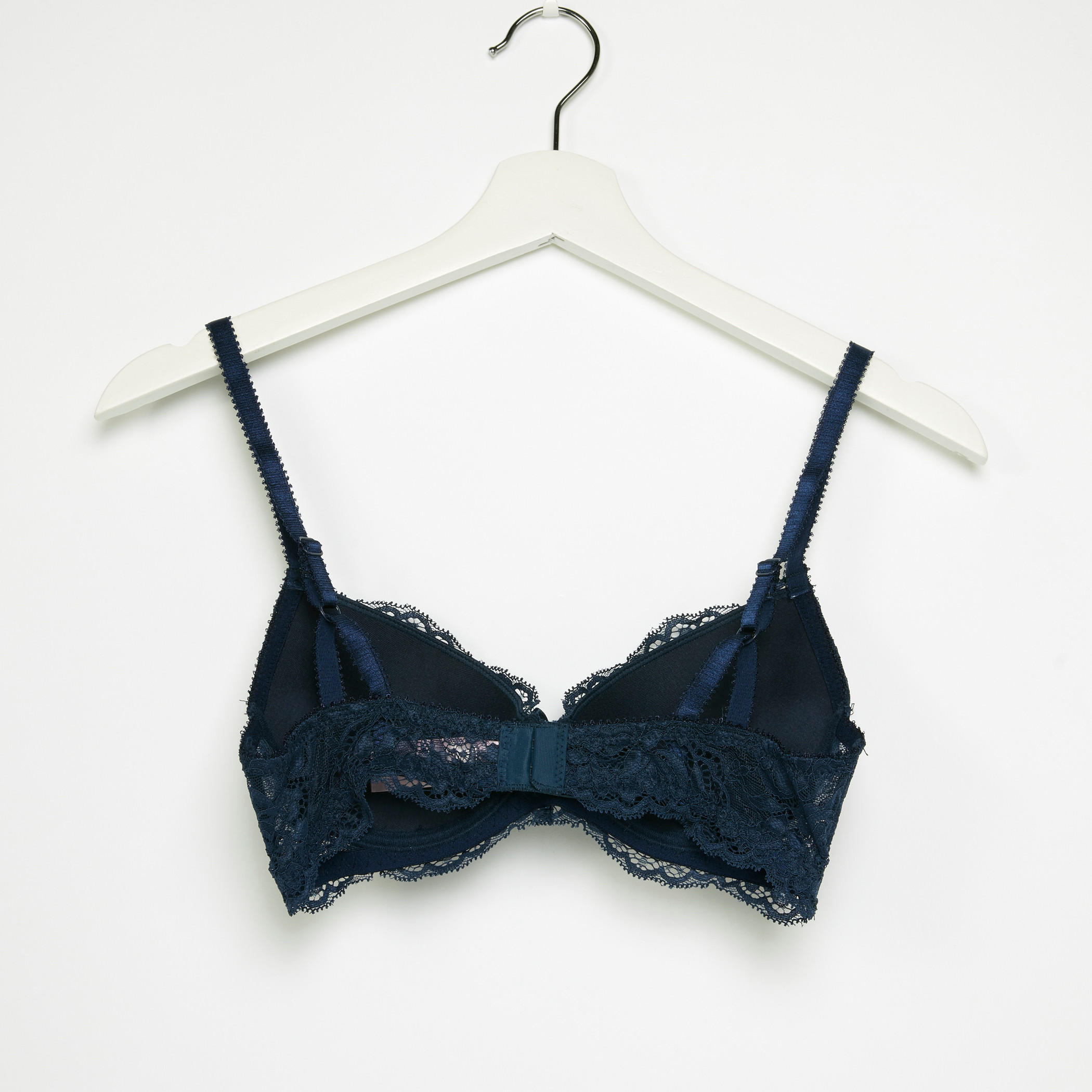 طقم صدريّة بيكيني بتفاصيل دانتيل وسراويل داخلية-women-clothing-lingerie-lingeriesets-image-3