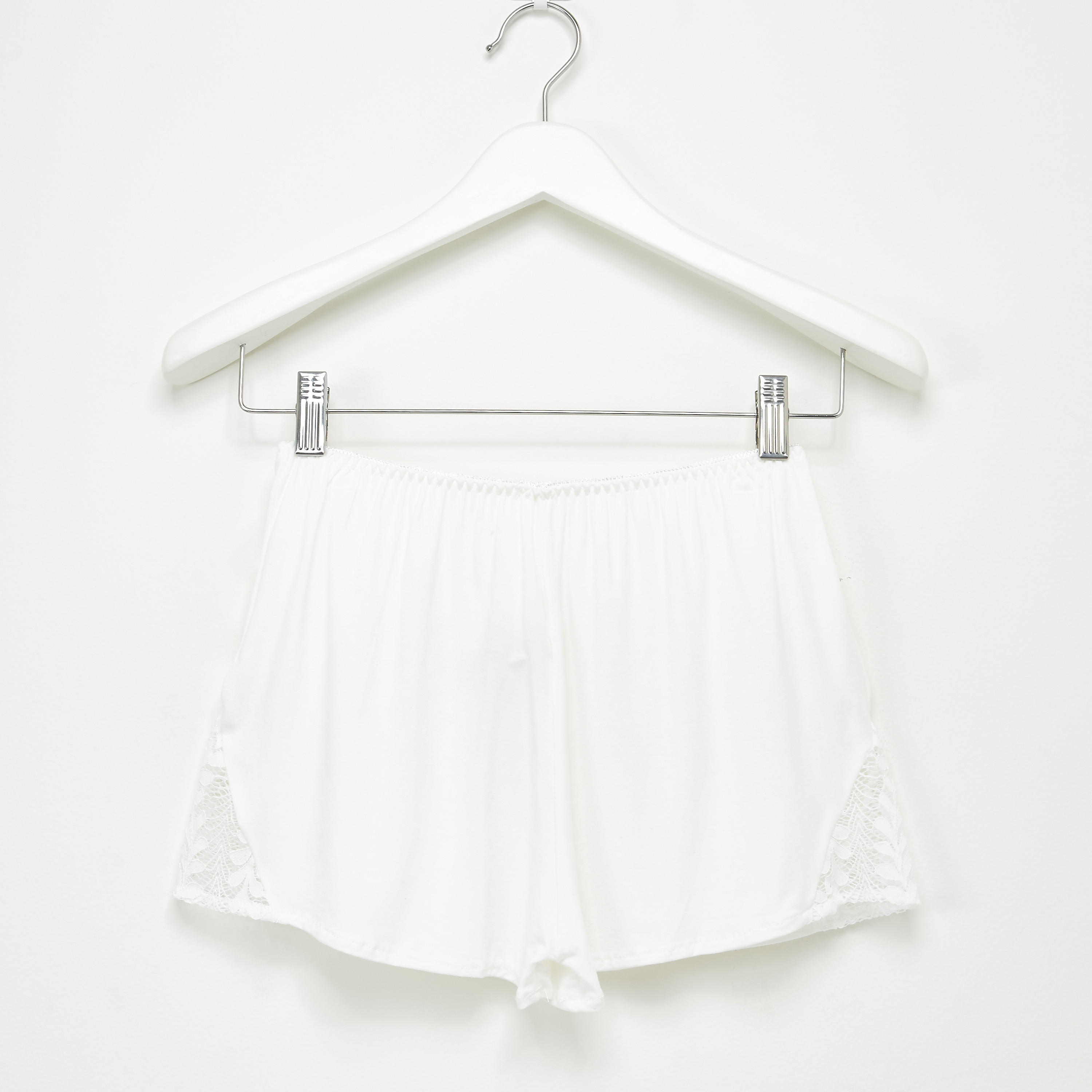 طقم شورت وبلوزة بياقة V وتفاصيل دانتيل-women-clothing-nightwear-pyjamas-longsets-image-5