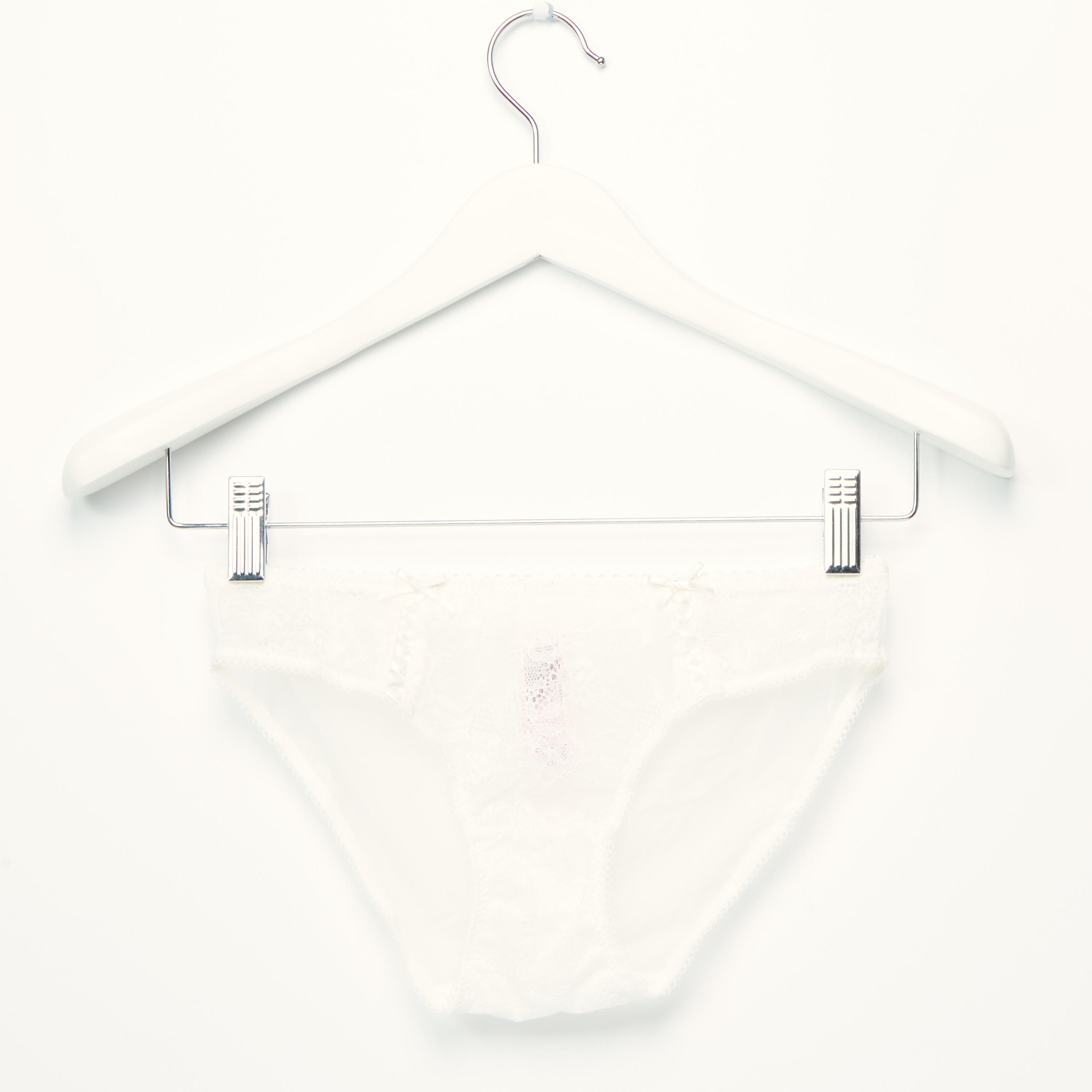 طقم سراويل داخلية وصدريّة مبطّنة بتفاصيل دانتيل-women-clothing-lingerie-lingeriesets-image-4
