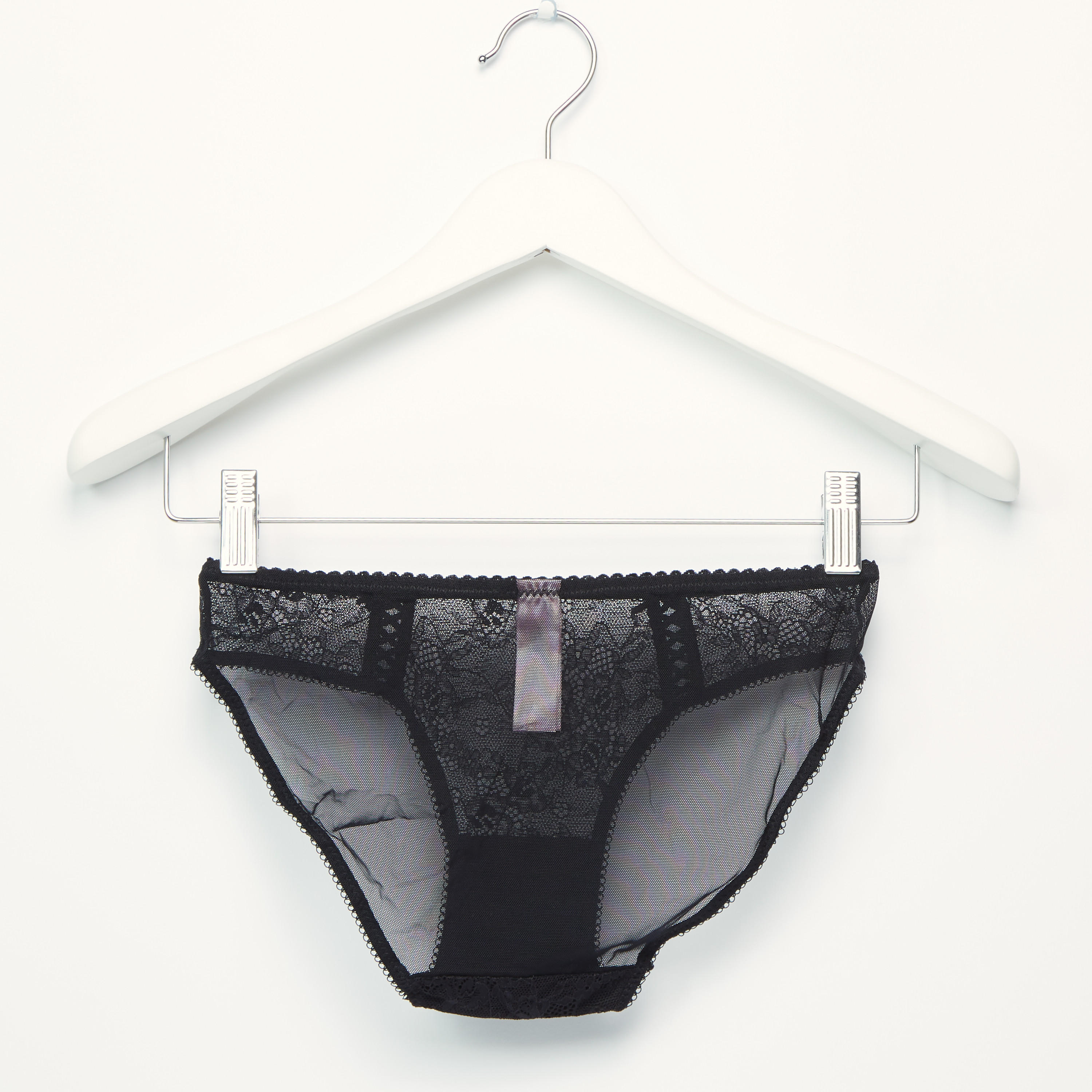 طقم سراويل داخلية وصدريّة مزيّنة بتفاصيل دانتيل-women-clothing-lingerie-lingeriesets-image-3