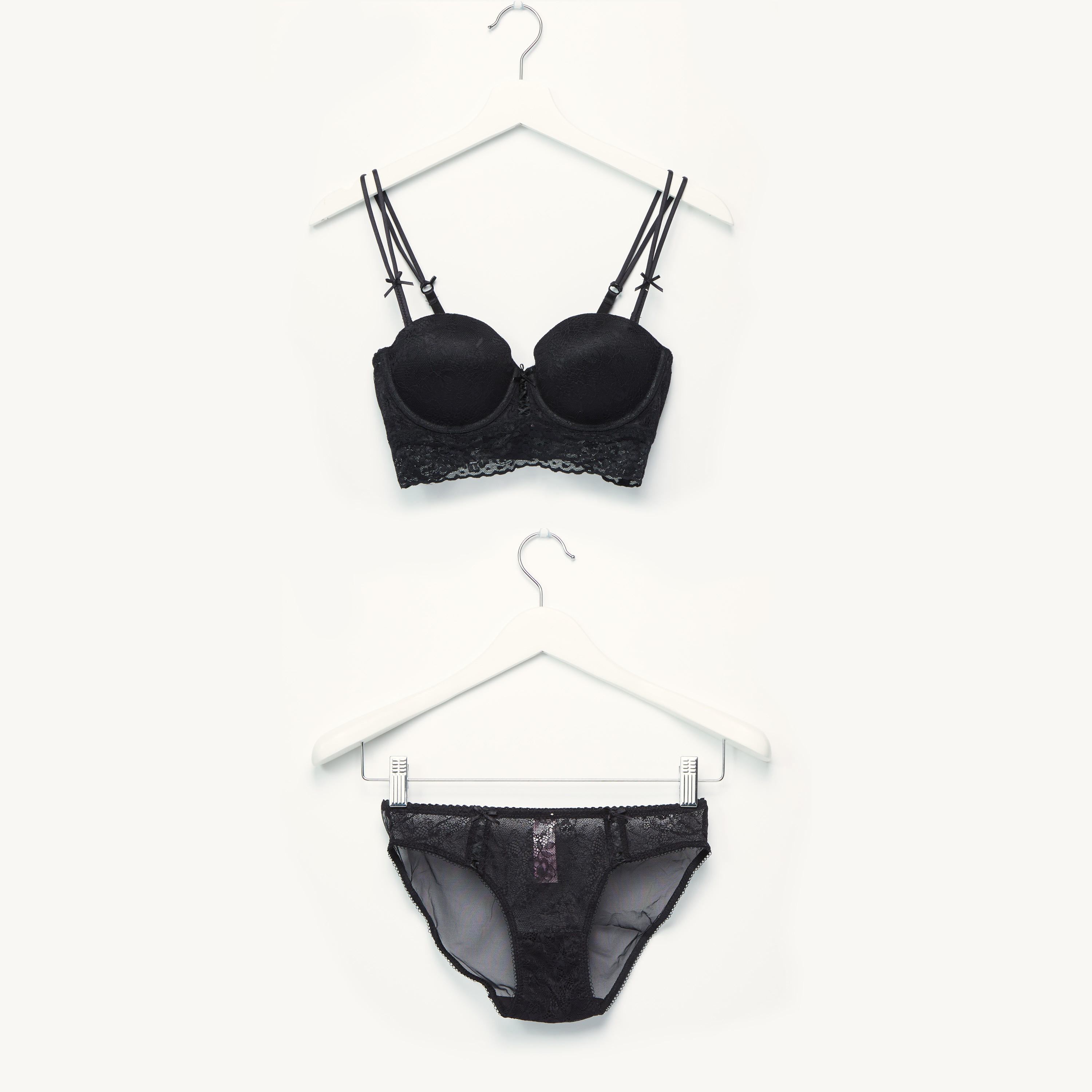 طقم سراويل داخلية وصدريّة مزيّنة بتفاصيل دانتيل-women-clothing-lingerie-lingeriesets-image-1