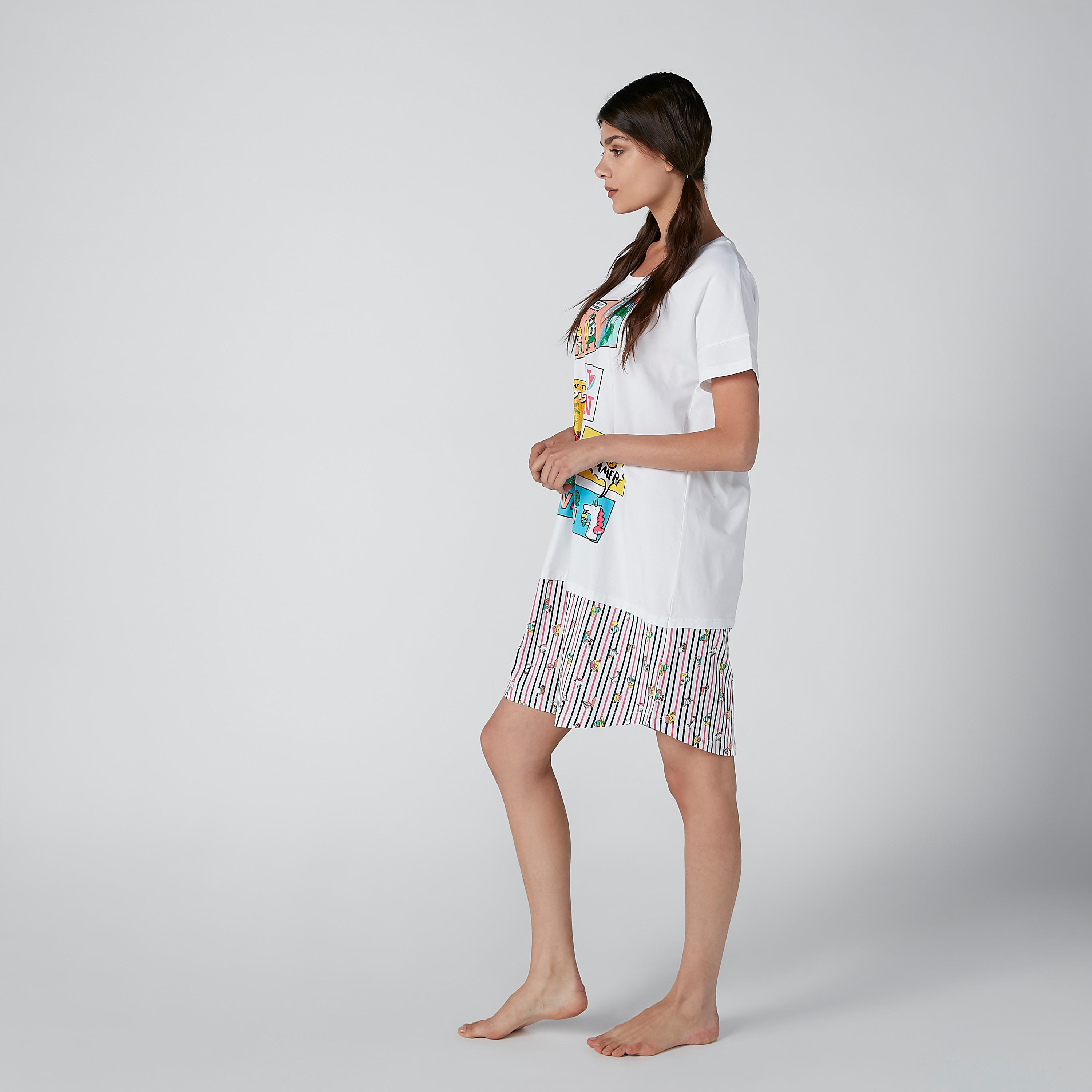 قميص نوم بحوّاف مقلّمة وطبعات-women-clothing-nightwear-nighties-image-3