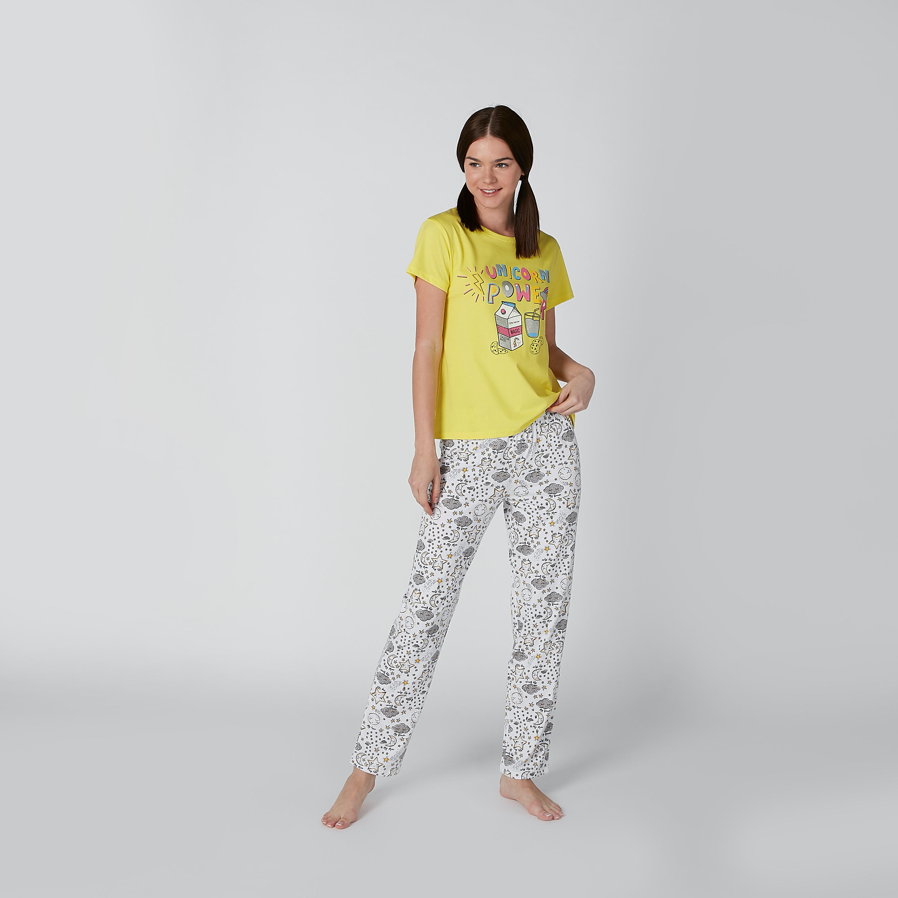 طقم بنطال بيجاما طويل وتيشيرت بطبعات-women-clothing-nightwear-pyjamas-longsets-image-1