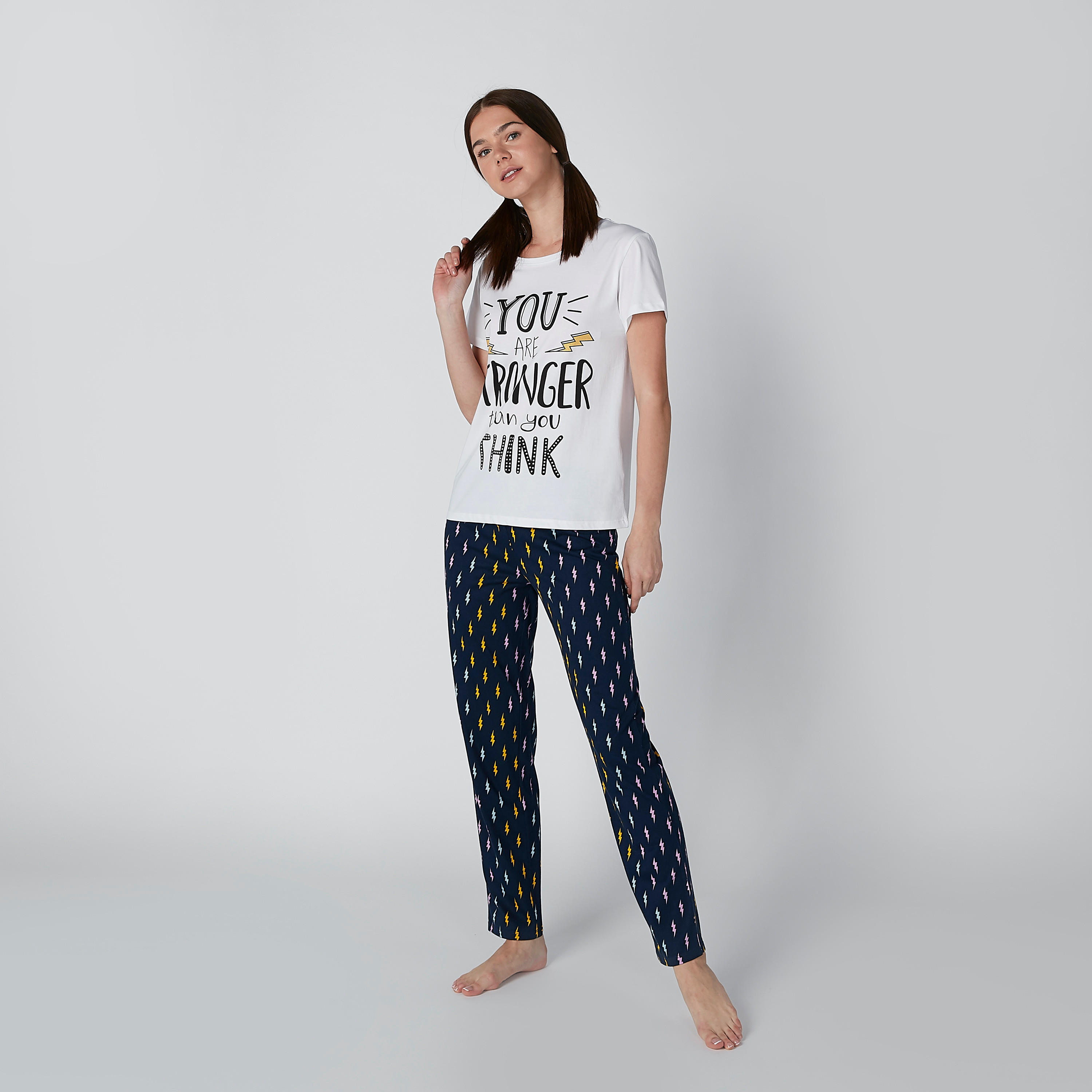 طقم بنطال بيجاما وتيشيرت بطبعات-women-clothing-nightwear-pyjamas-longsets-image-1
