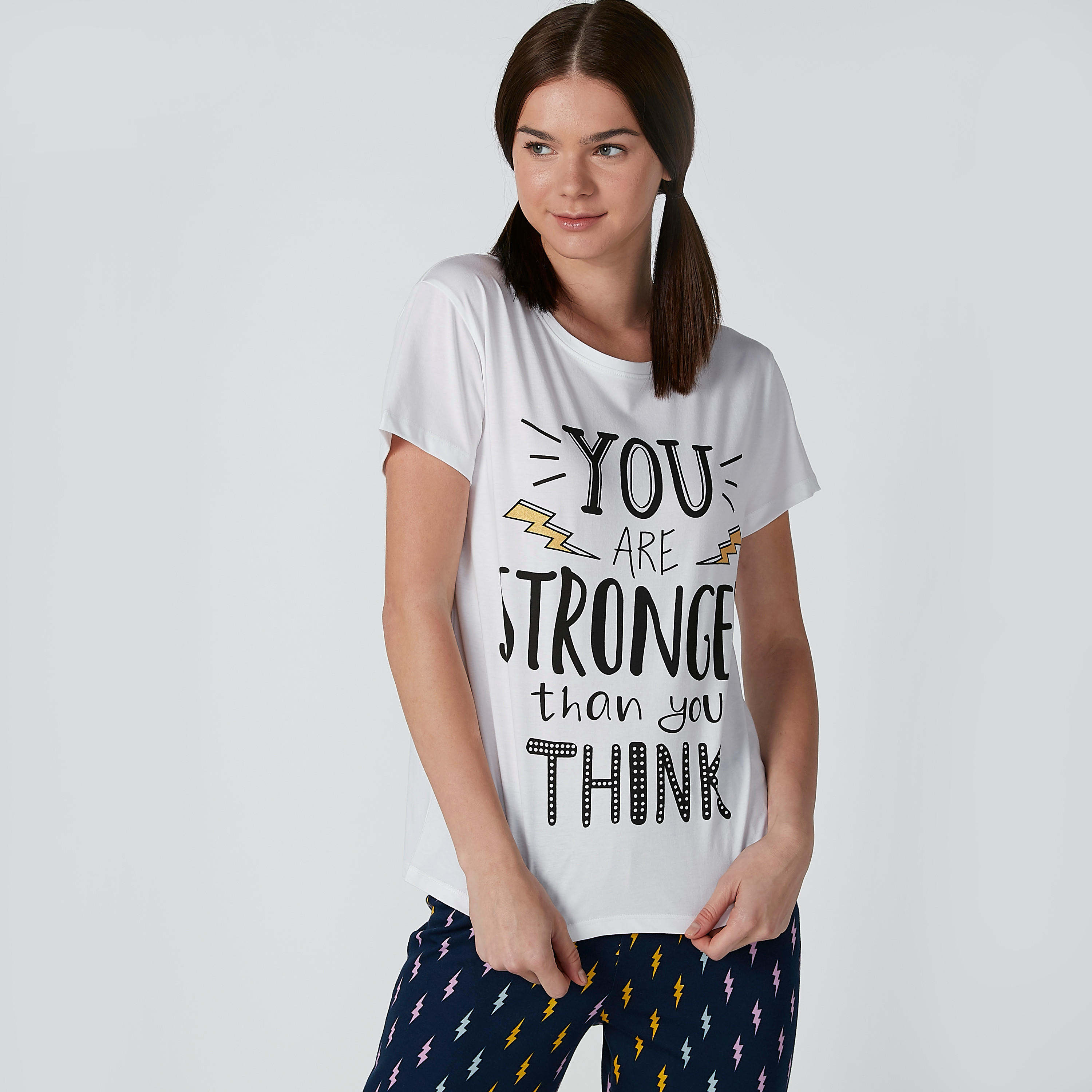 طقم بنطال بيجاما وتيشيرت بطبعات-women-clothing-nightwear-pyjamas-longsets-image-3