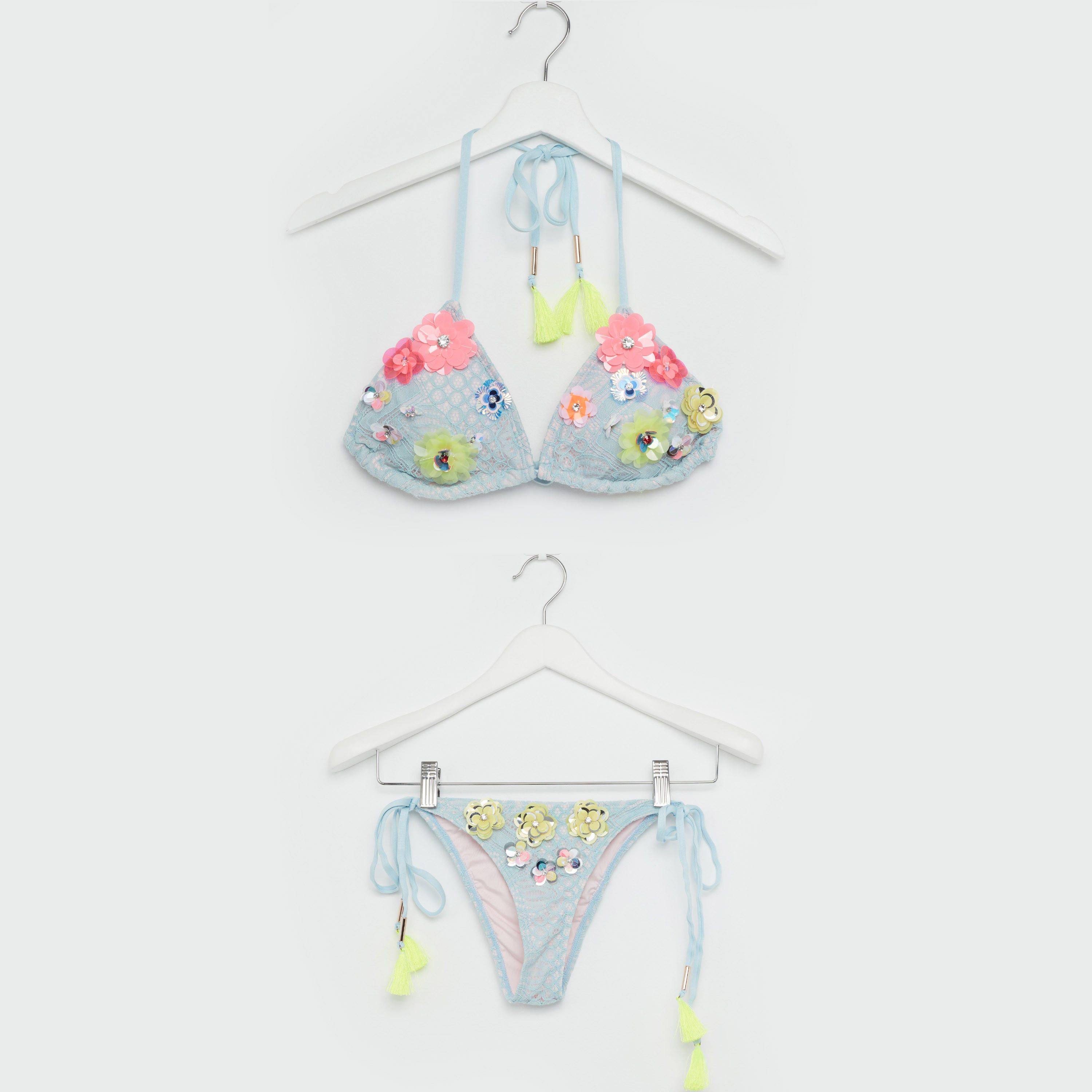 طقم سراويل بيكيني بتزيينات وصدرية دانتيل-women-clothing-swimandbeach-bikinis-image-1