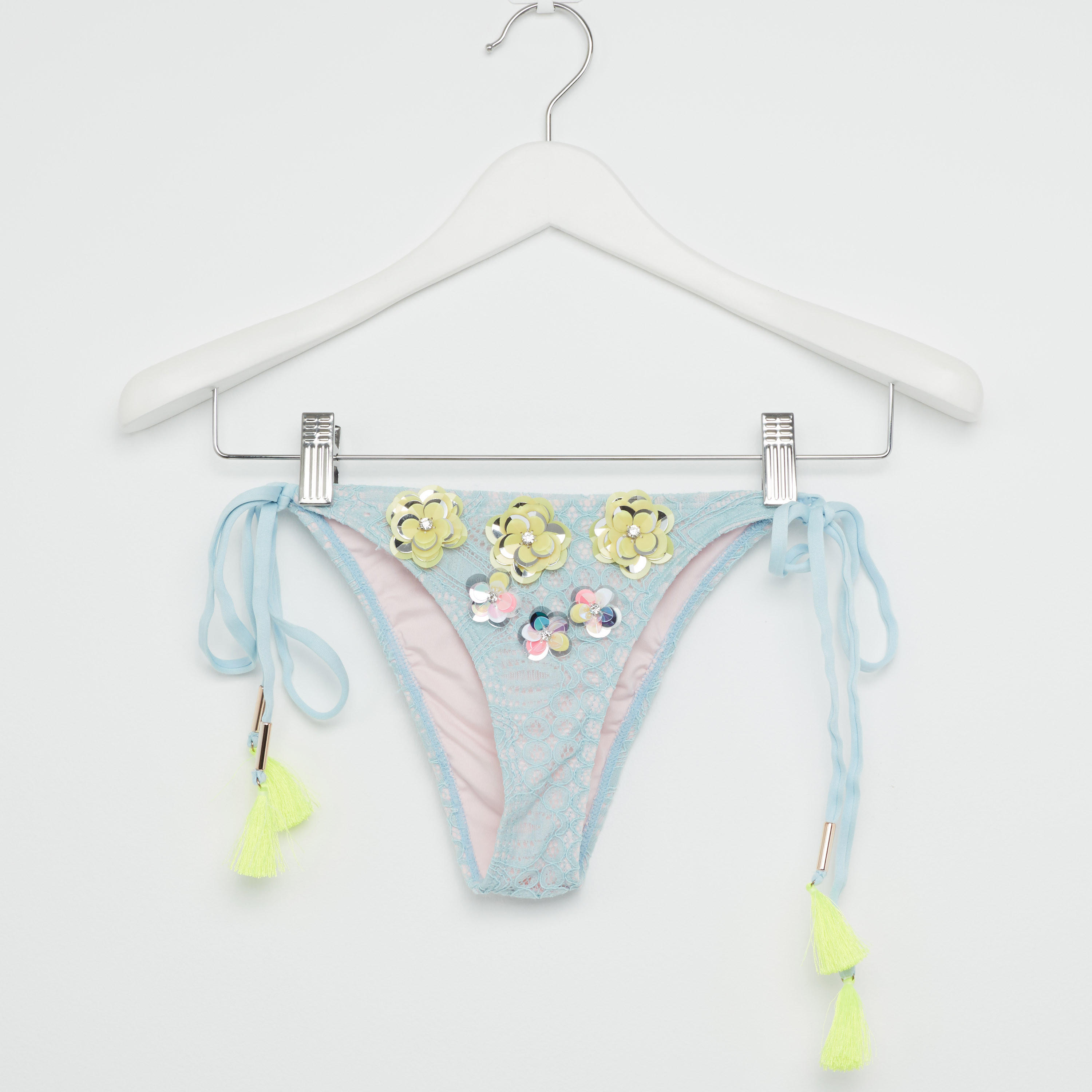 طقم سراويل بيكيني بتزيينات وصدرية دانتيل-women-clothing-swimandbeach-bikinis-image-4