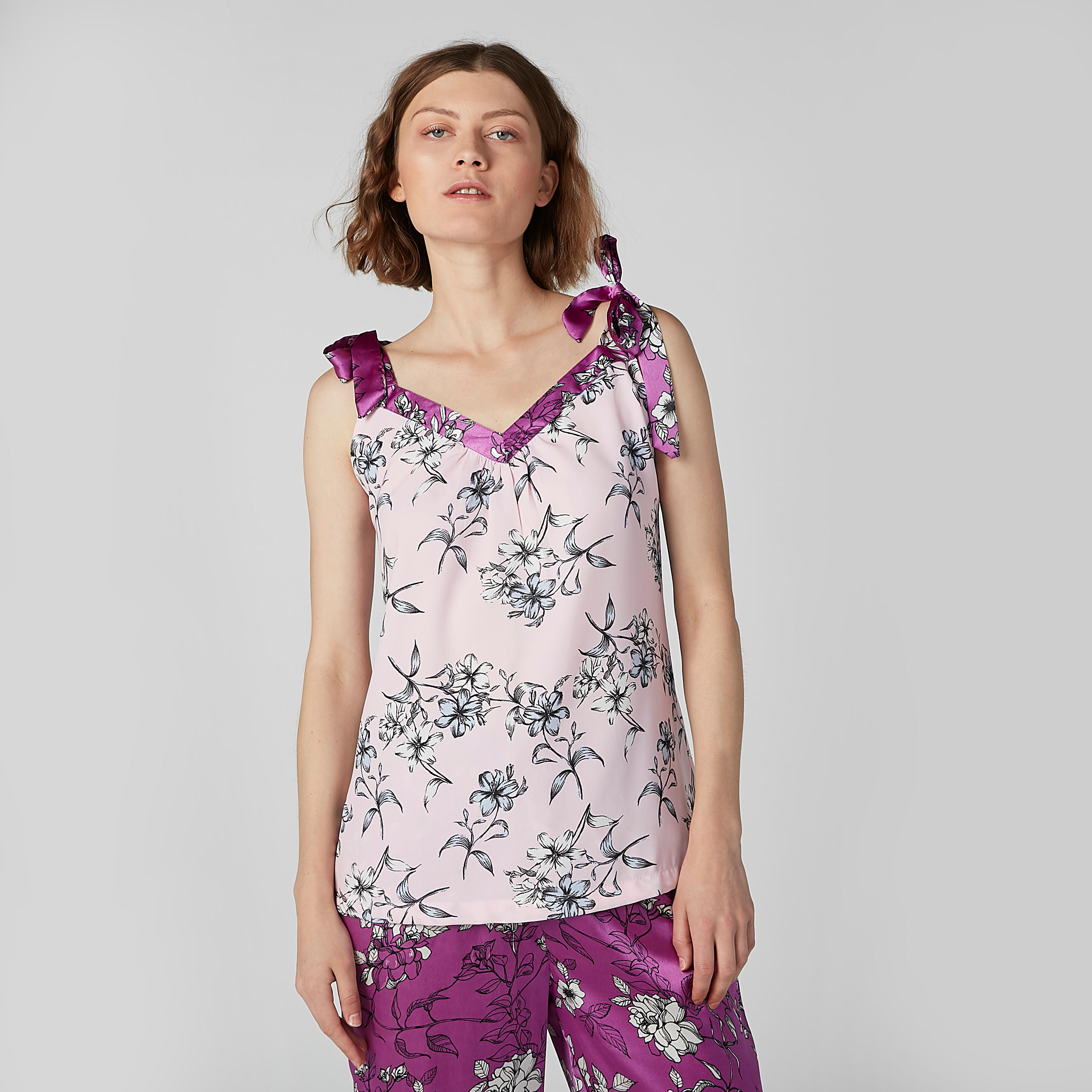 طقم بنطال بيجاما وبلوزة بياقة V وطبعات زهرية-women-clothing-nightwear-pyjamas-longsets-image-3