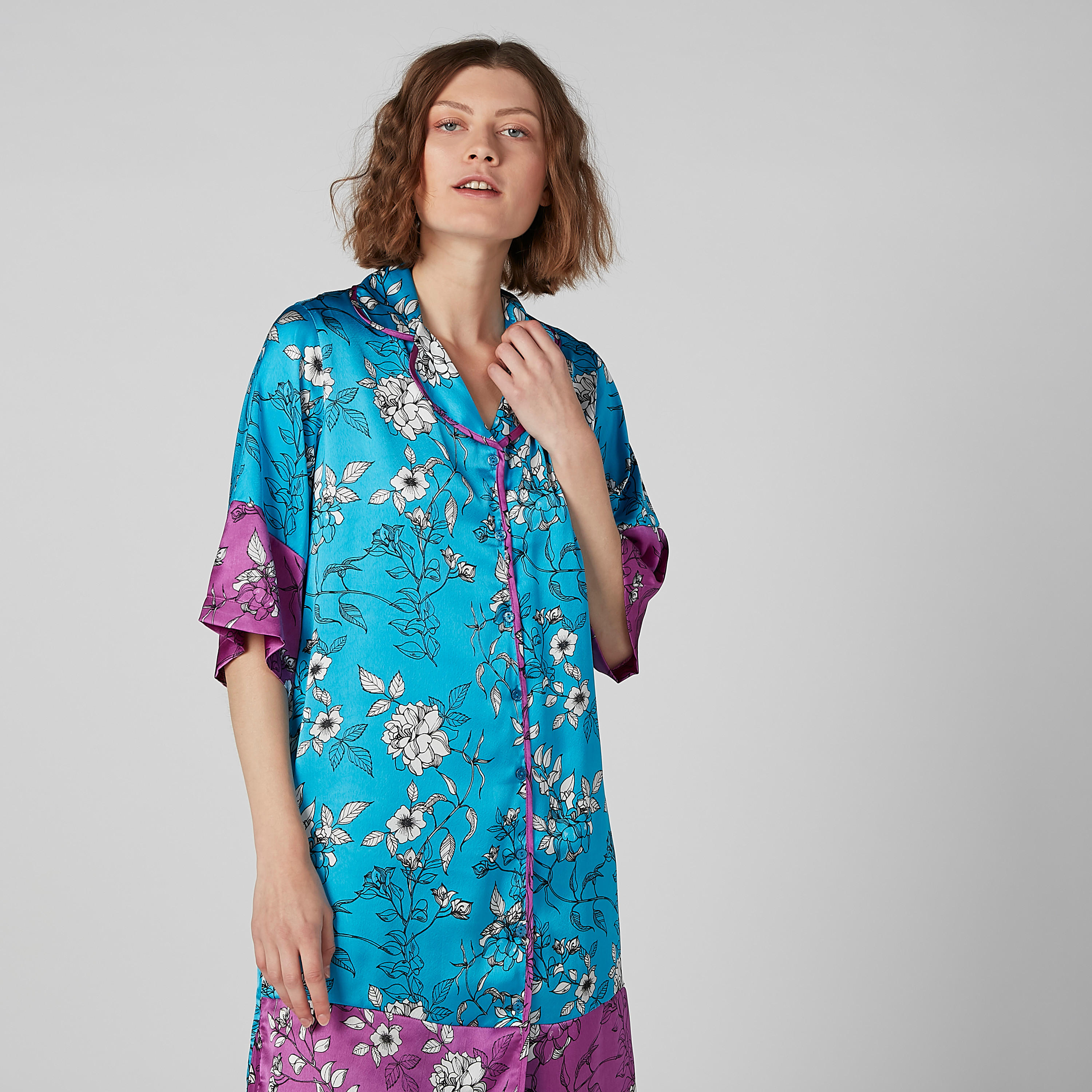 قميص نوم بياقة طويلة وأكمام مرفق وطبعات زهرية-women-clothing-nightwear-nighties-image-2