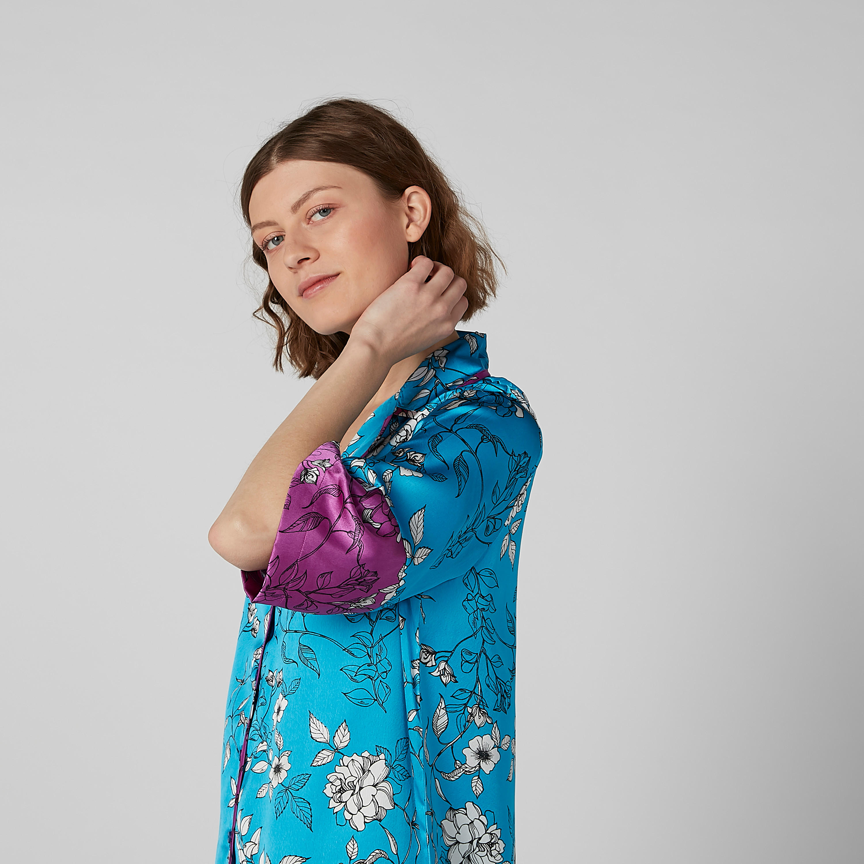 قميص نوم بياقة طويلة وأكمام مرفق وطبعات زهرية-women-clothing-nightwear-nighties-image-4