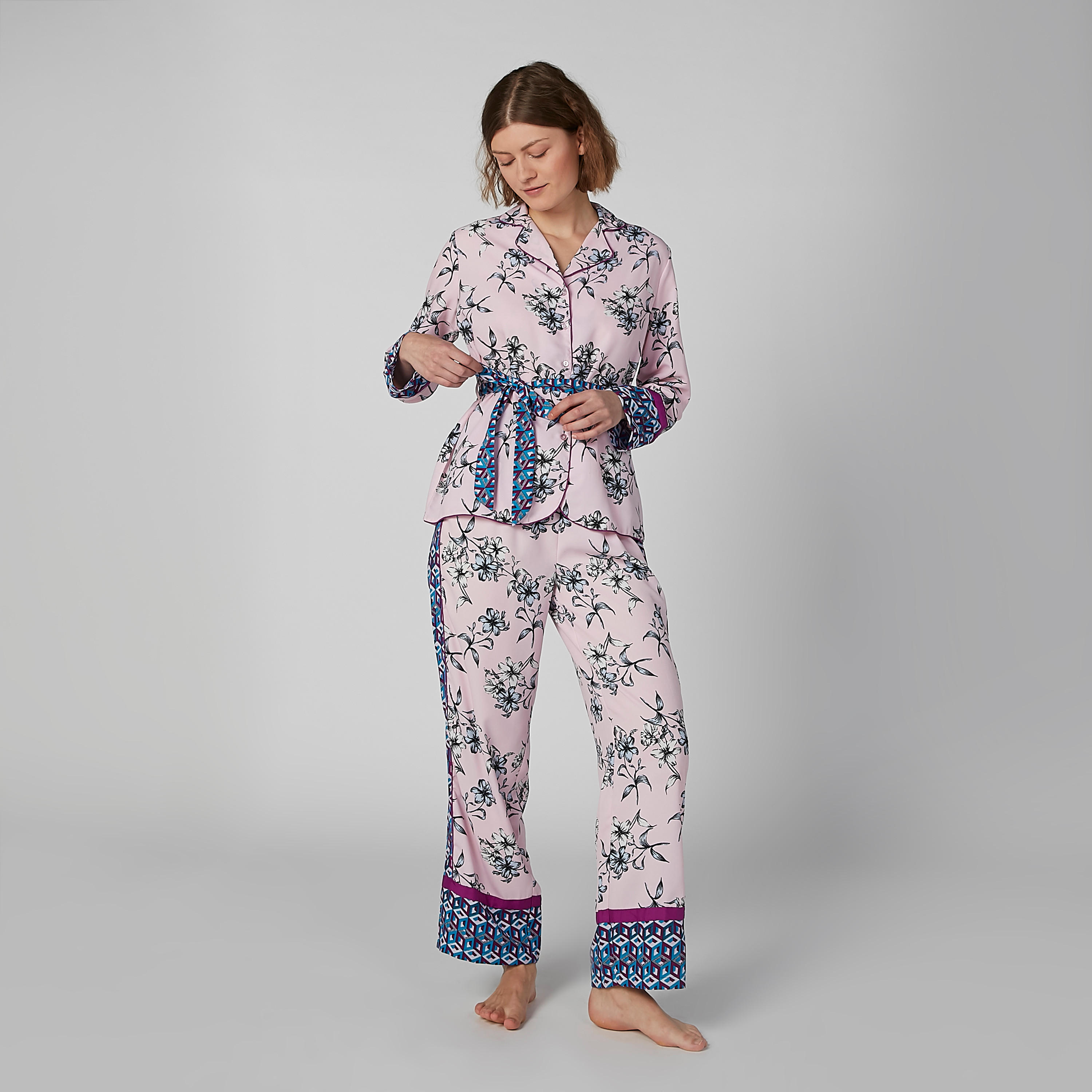طقم بنطال بيجاما طويل وقميص بأكمام طويلة وأربطة وطبعات-women-clothing-nightwear-pyjamas-longsets-image-1