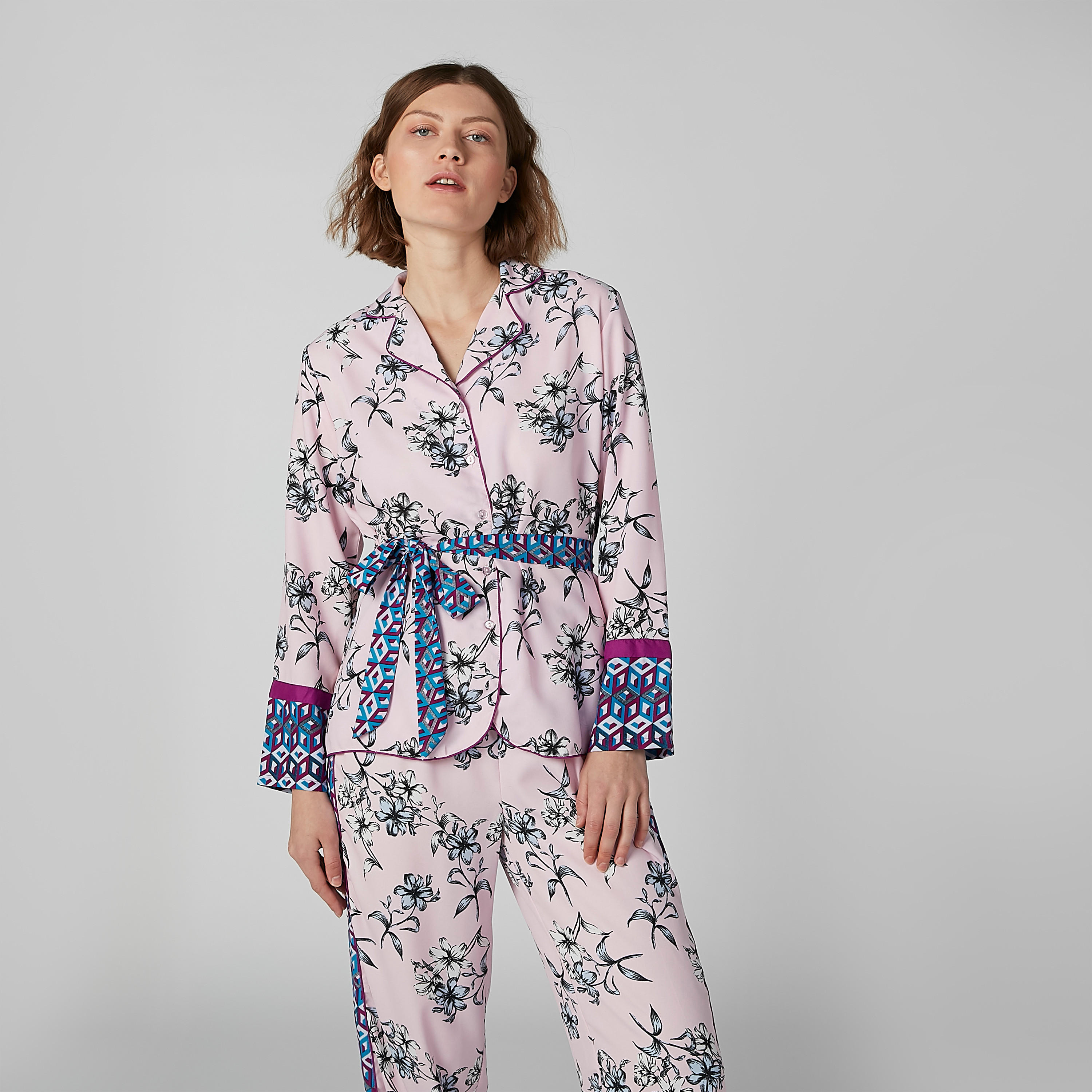 طقم بنطال بيجاما طويل وقميص بأكمام طويلة وأربطة وطبعات-women-clothing-nightwear-pyjamas-longsets-image-2