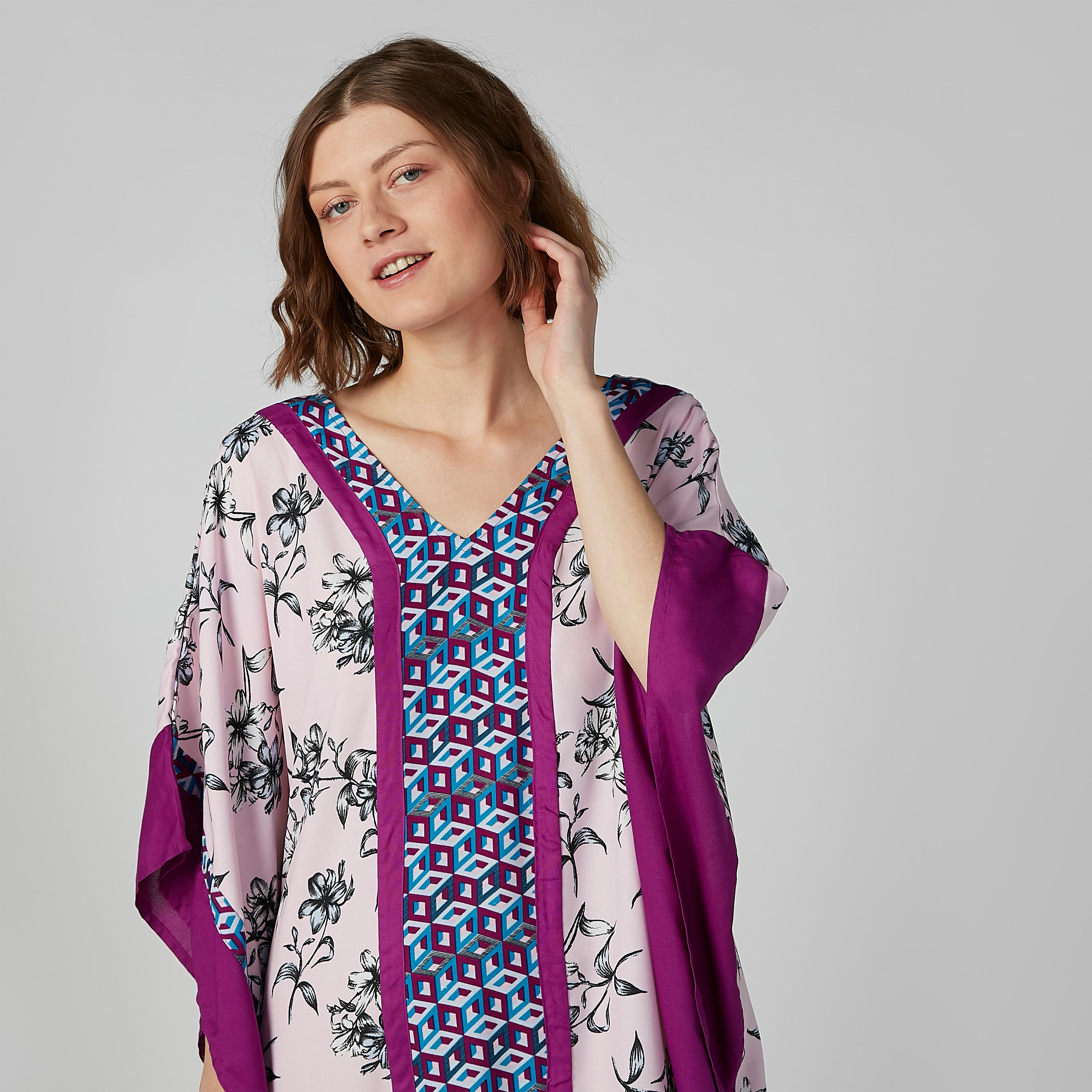 قميص نوم بأكمام 3/4 وياقة V وطبعات-women-clothing-nightwear-nighties-image-1