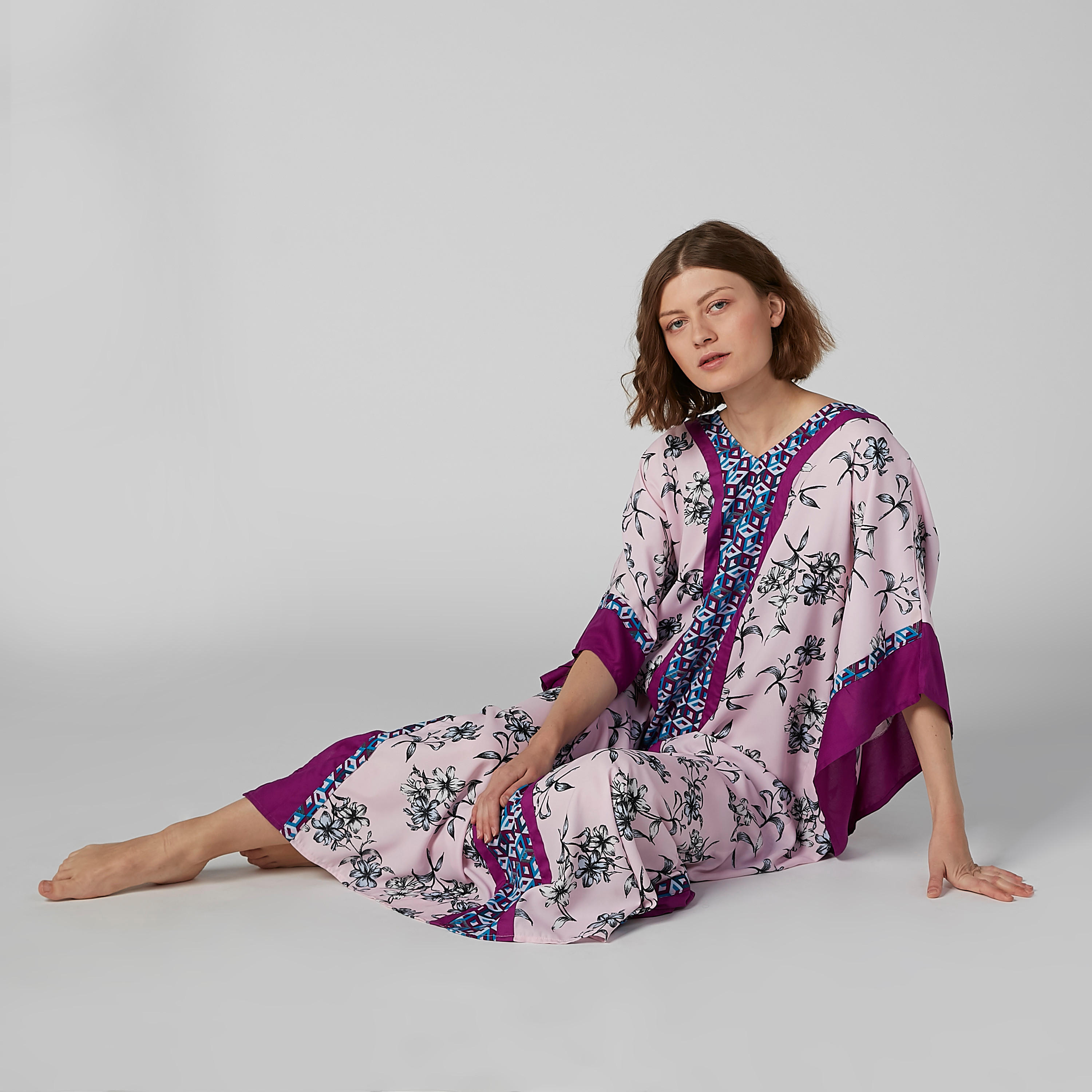 قميص نوم بأكمام 3/4 وياقة V وطبعات-women-clothing-nightwear-nighties-image-3