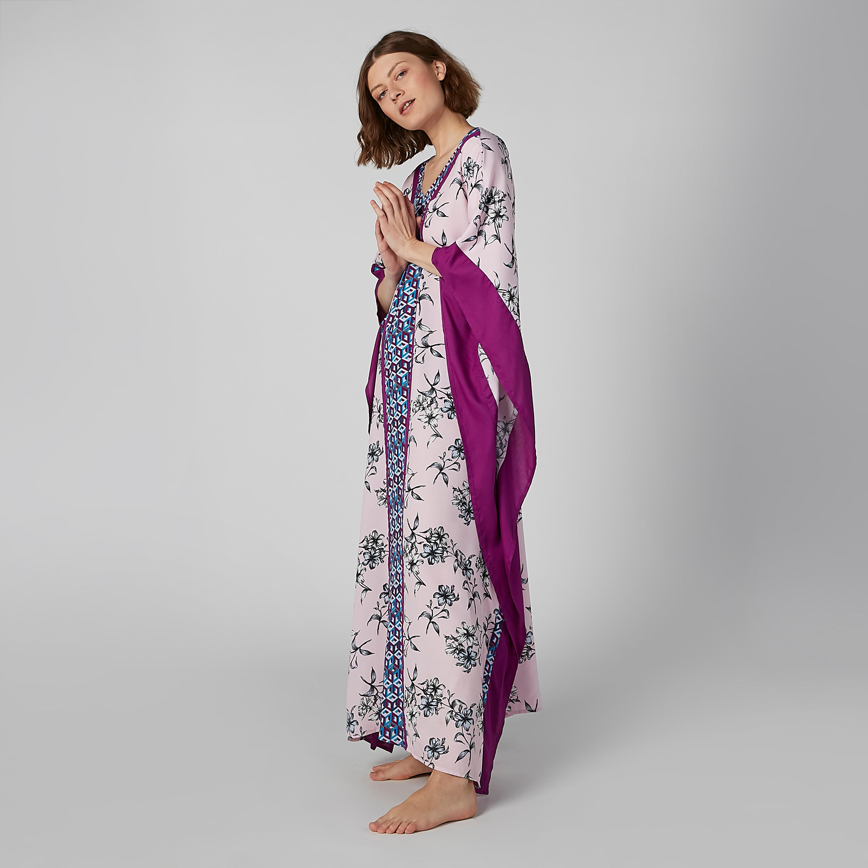 قميص نوم بأكمام 3/4 وياقة V وطبعات-women-clothing-nightwear-nighties-image-5