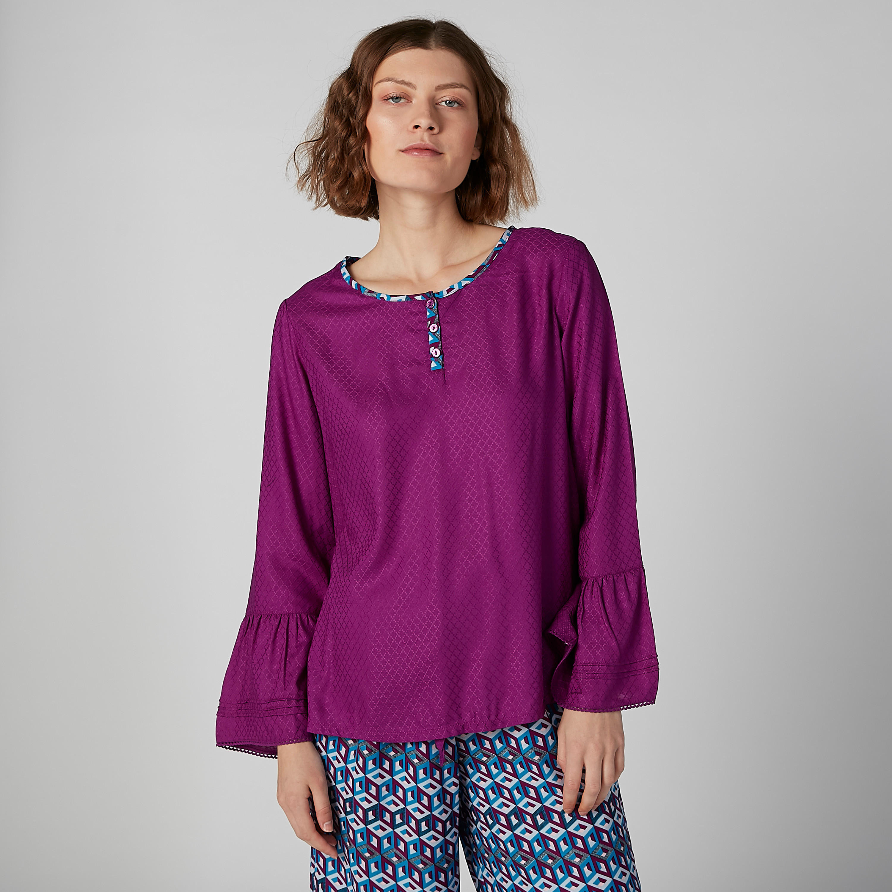 طقم بنطال كابري وبلوزة بياقة مستديرة وطبعات-women-clothing-nightwear-pyjamas-longsets-image-5