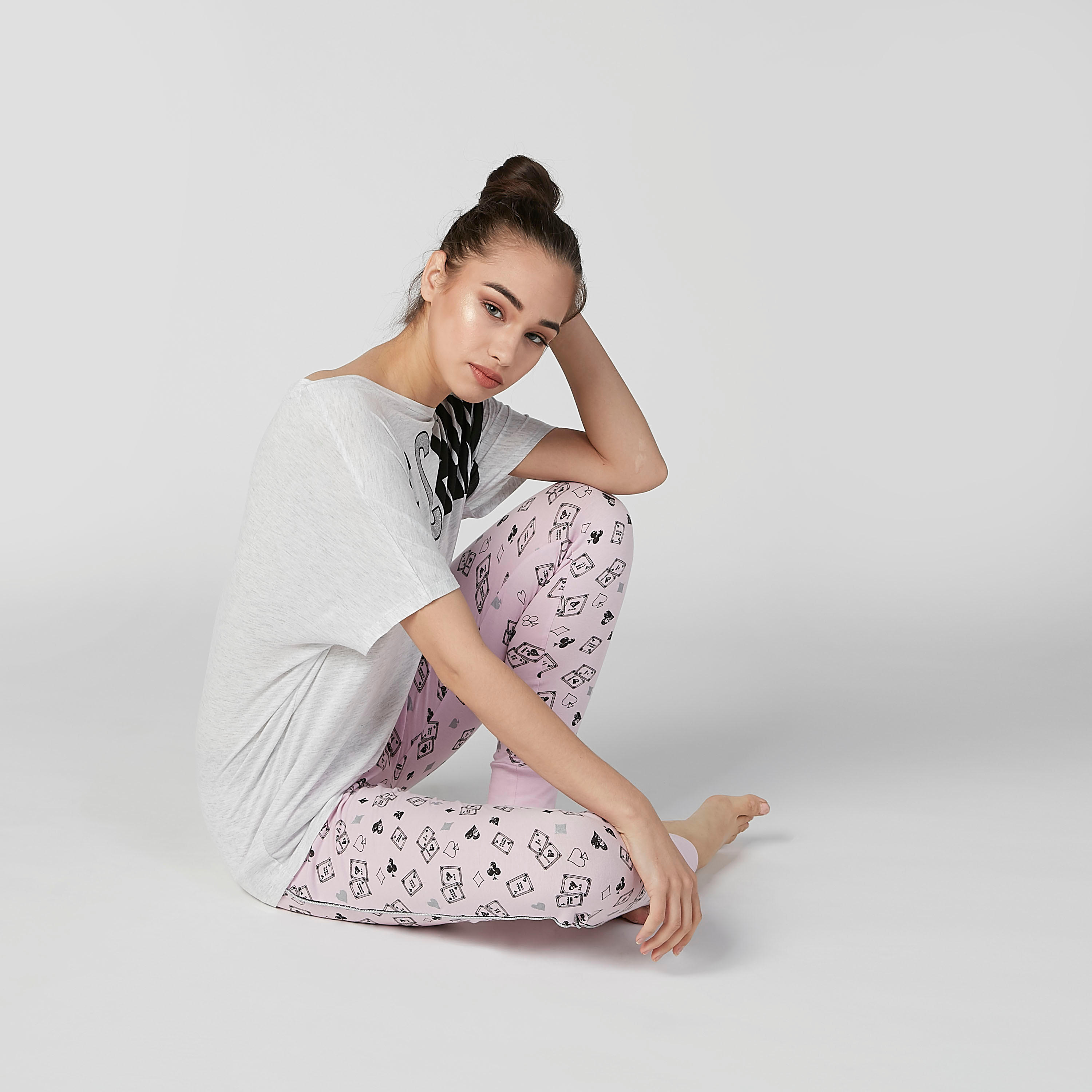 طقم بنطال رياضي طويل وتيشيرت بياقة مستديرة وطبعات-women-clothing-nightwear-pyjamas-longsets-image-5