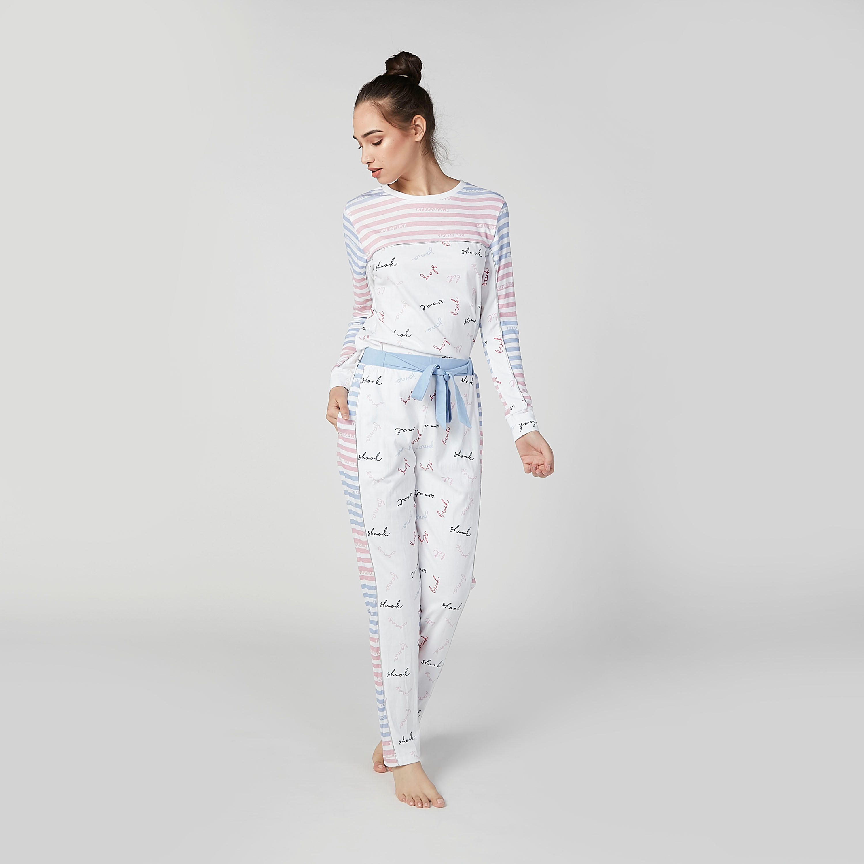 طقم بنطال بيجاما طويل وتيشيرت بأكمام طويلة وطبعات-women-clothing-nightwear-pyjamas-longsets-image-3