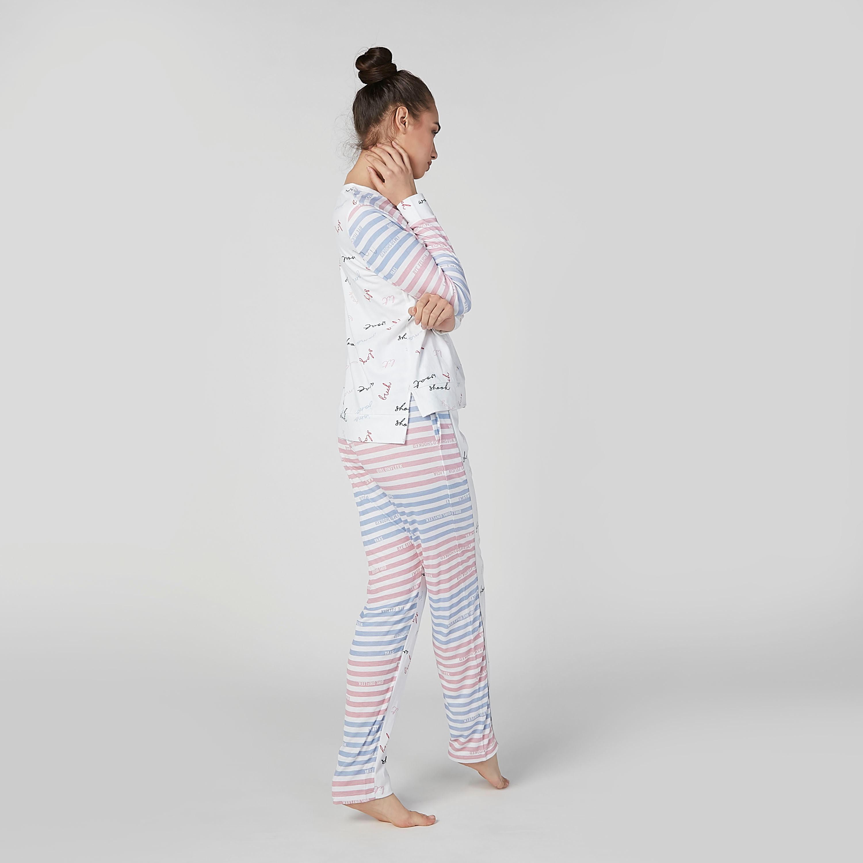 طقم بنطال بيجاما طويل وتيشيرت بأكمام طويلة وطبعات-women-clothing-nightwear-pyjamas-longsets-image-4
