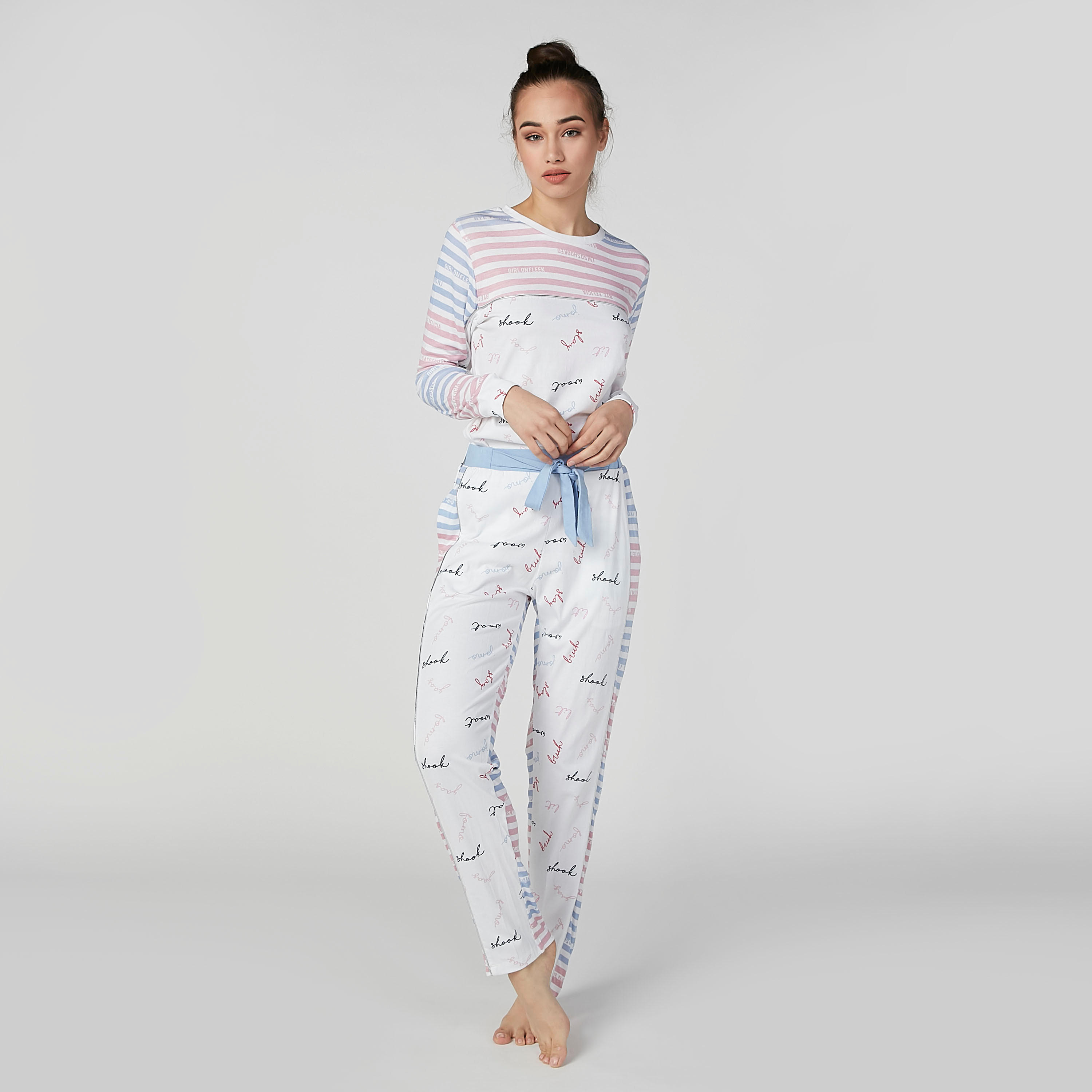 طقم بنطال بيجاما طويل وتيشيرت بأكمام طويلة وطبعات-women-clothing-nightwear-pyjamas-longsets-image-6