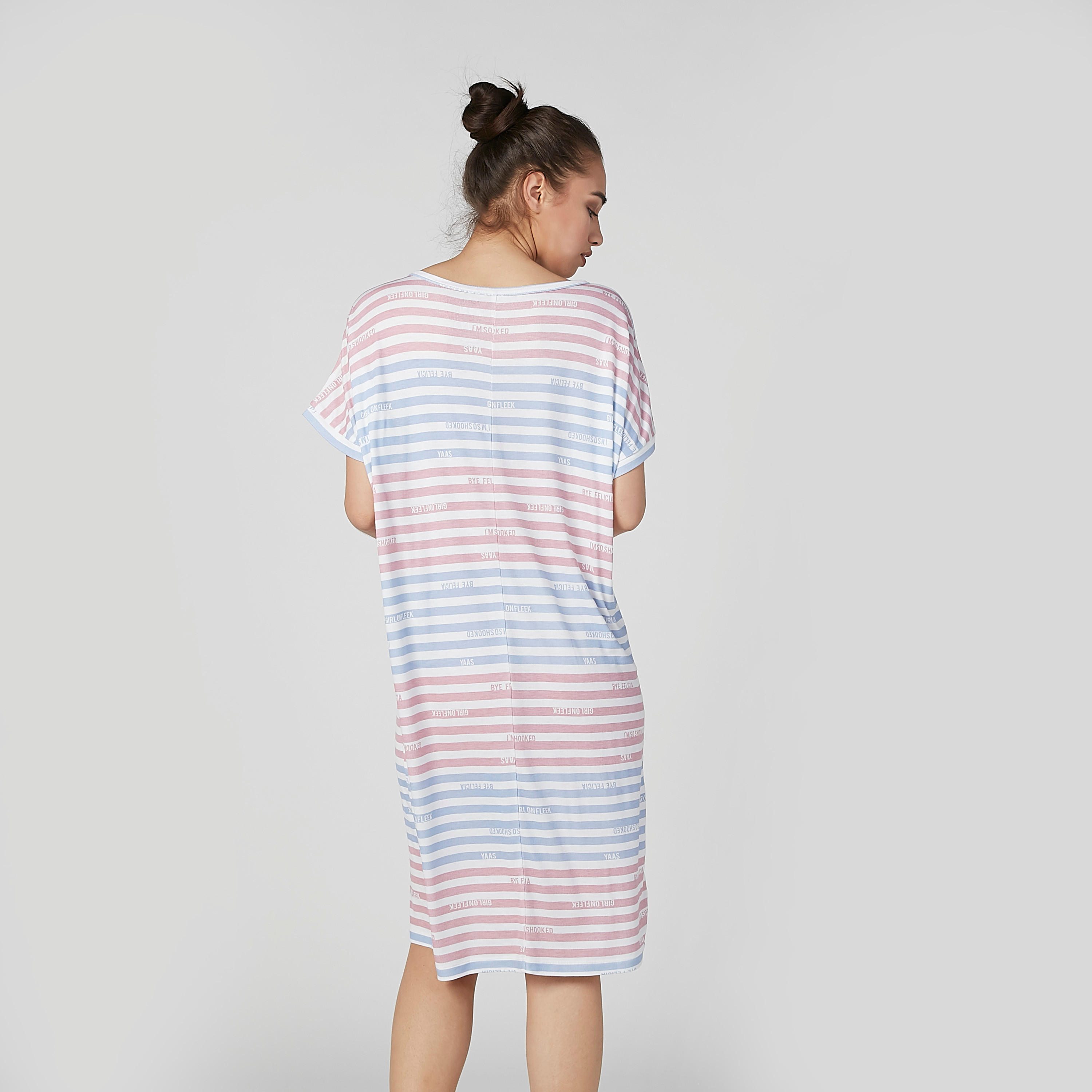 قميص نوم مقلّم بياقة مستديرة وأكمام متصلة-women-clothing-nightwear-nighties-image-2