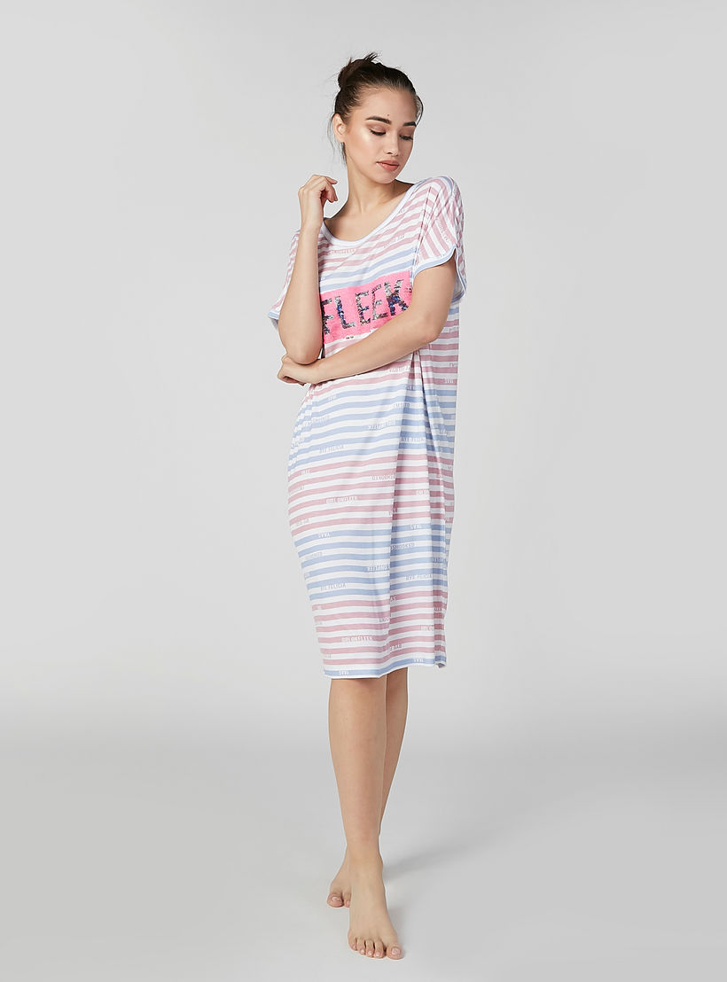 قميص نوم مقلّم بياقة مستديرة وأكمام متصلة-women-clothing-nightwear-nighties-image-3