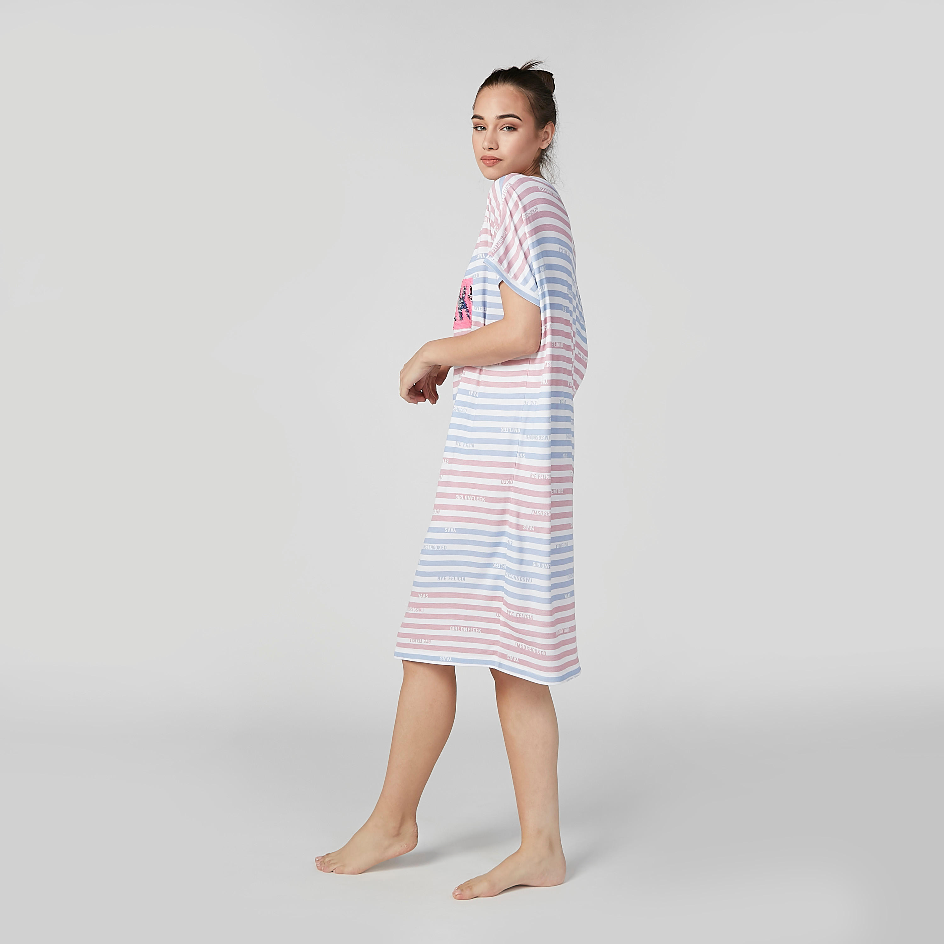 قميص نوم مقلّم بياقة مستديرة وأكمام متصلة-women-clothing-nightwear-nighties-image-4