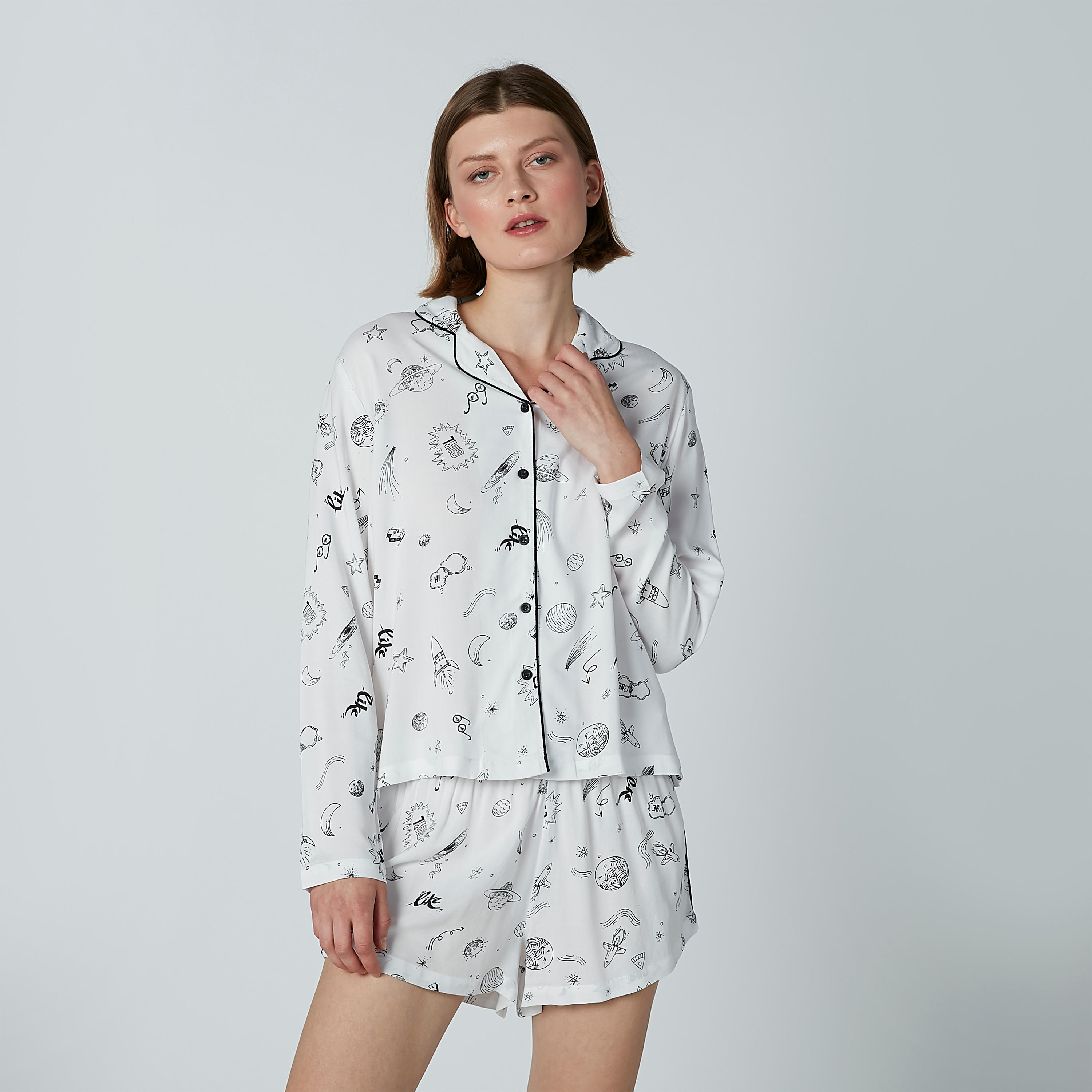 طقم شورت وقميص بأكمام طويلة وطبعات-women-clothing-nightwear-pyjamas-longsets-image-2