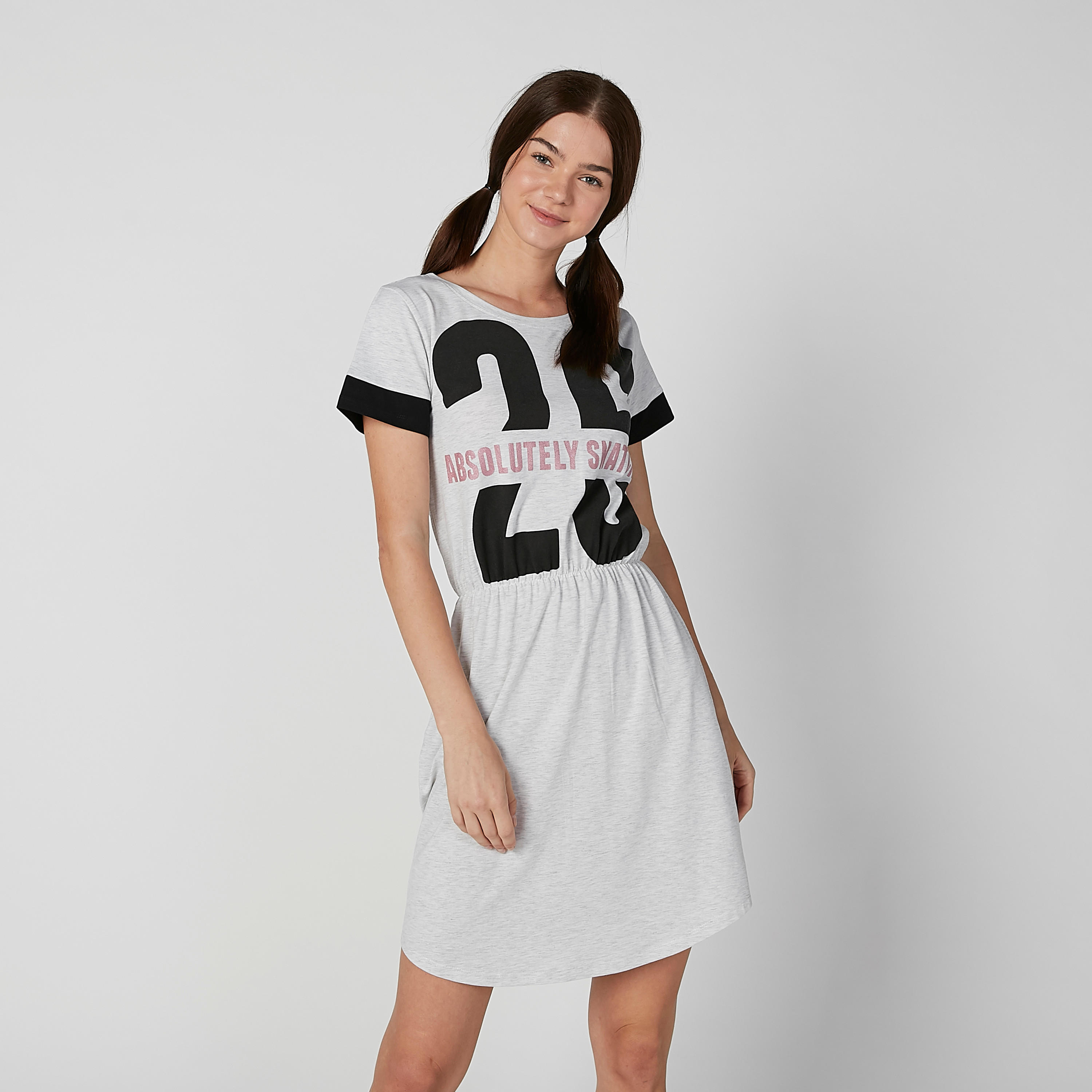 قميص نوم بياقة مستديرة وأكمام قصيرة وطبعات - طقم من قطعتين-women-clothing-nightwear-nighties-image-1