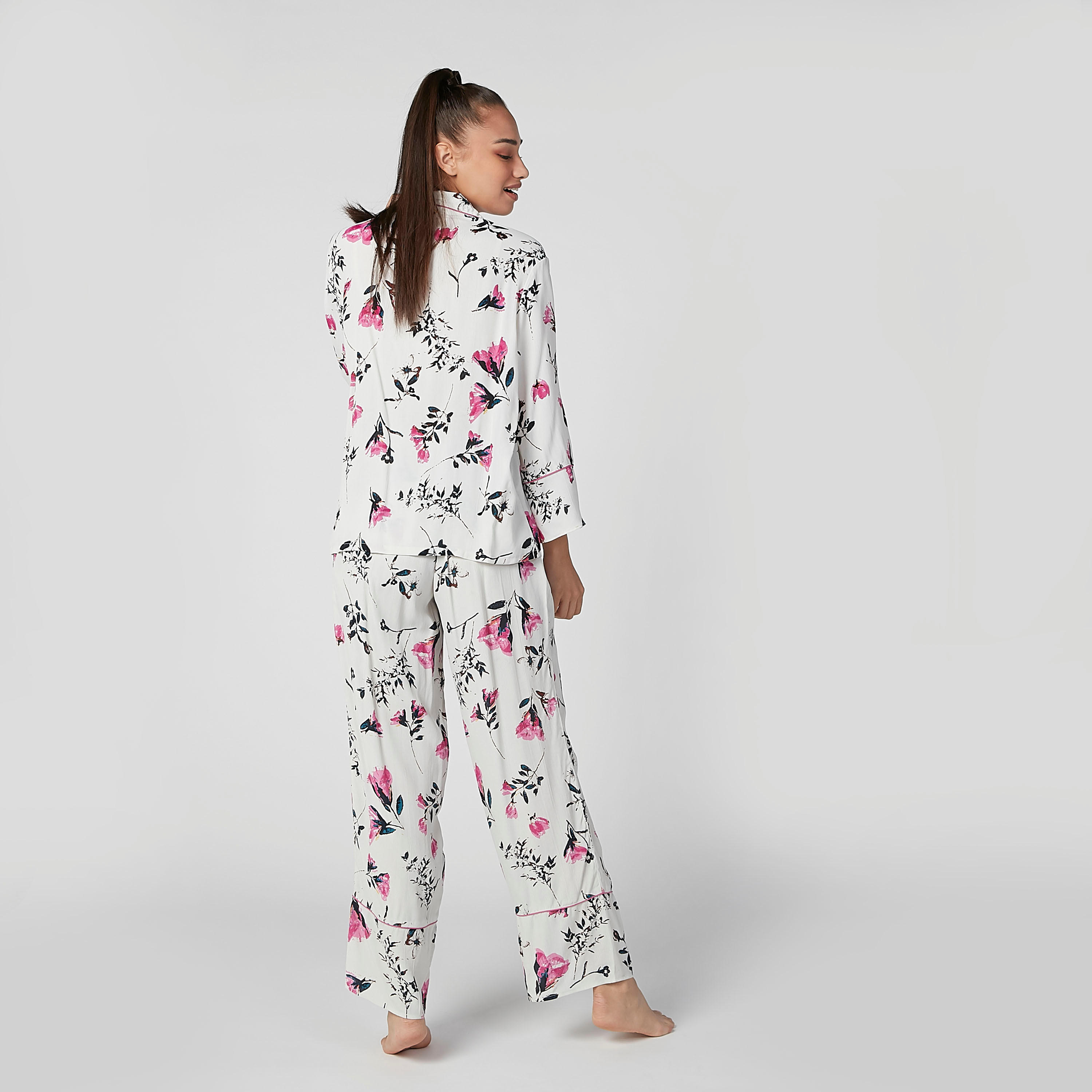 طقم بنطال بيجاما طويل وقميص بأكمام طويلة وطبعات-women-clothing-nightwear-pyjamas-longsets-image-1