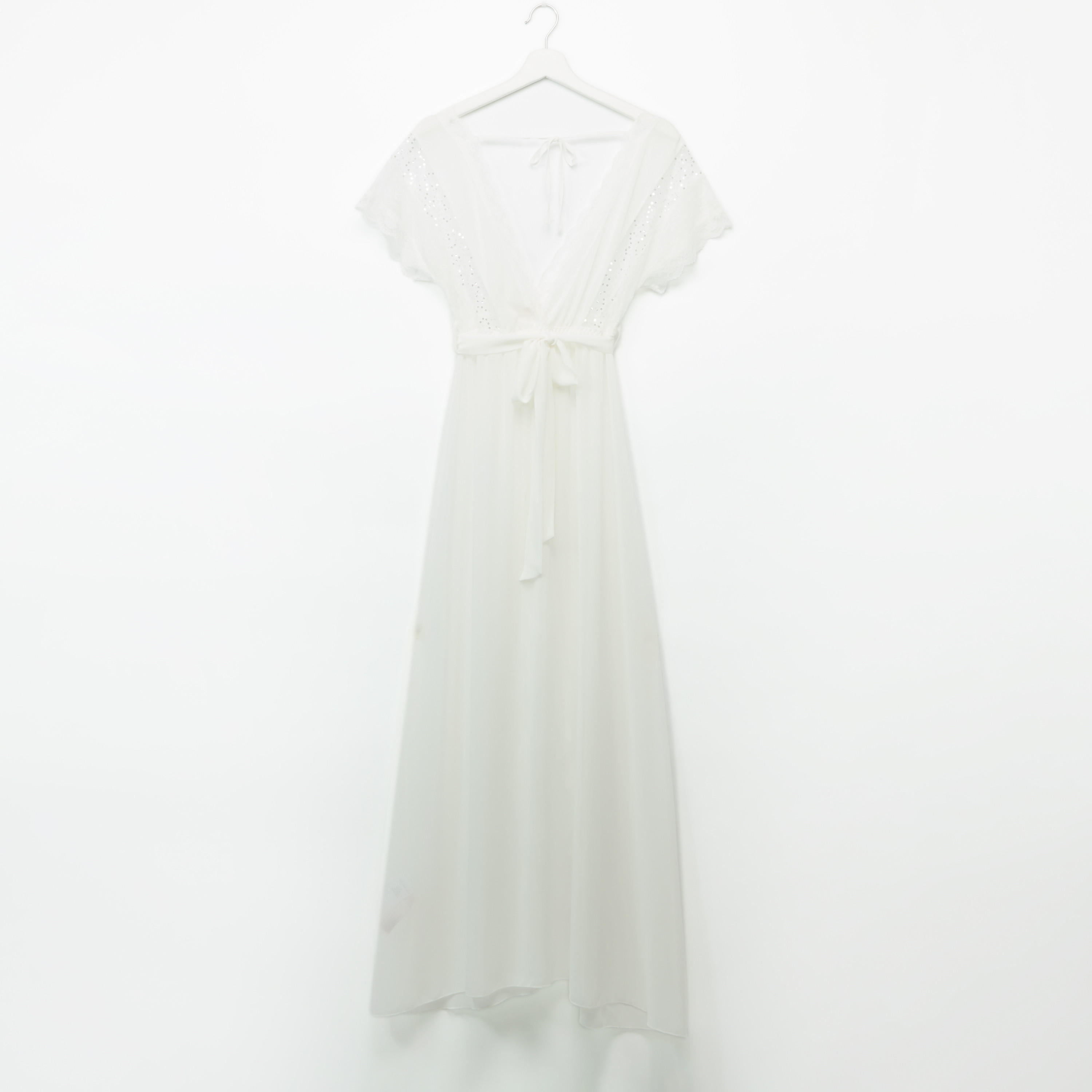 قميص نوم دانتيل بياقة V ورباط وتفاصيل ترتر-women-clothing-nightwear-nighties-image-2
