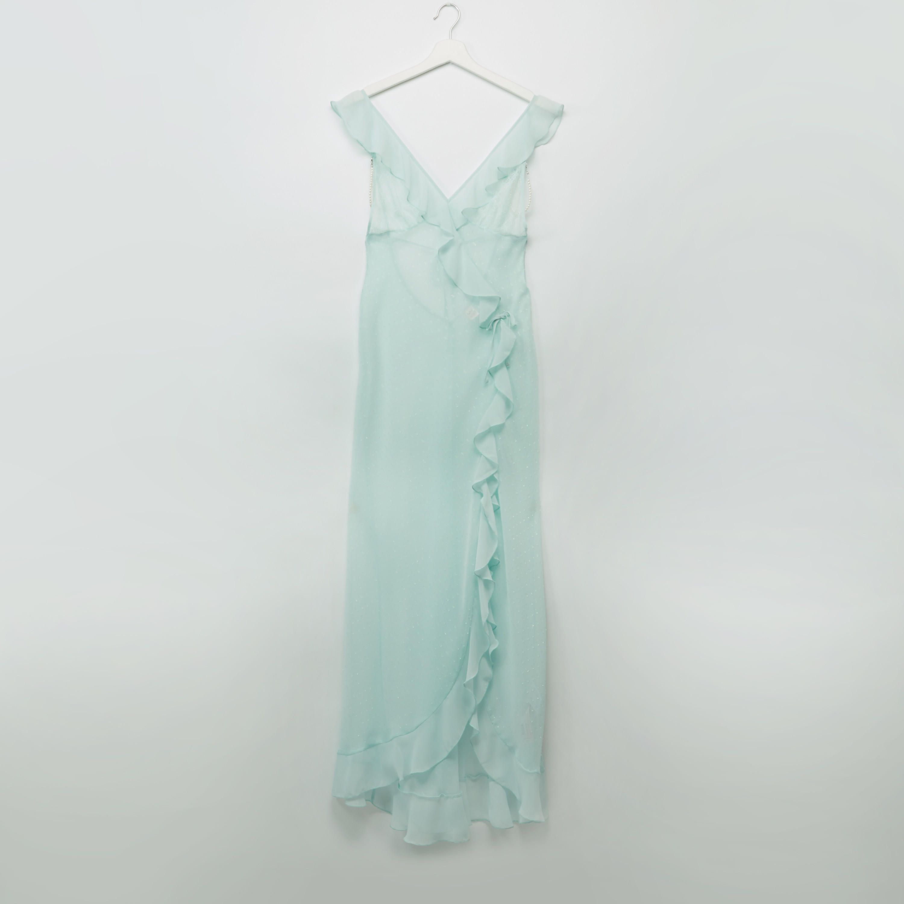 قميص نوم سادة دون أكمام بياقة V وتفاصيل كشكش-women-clothing-nightwear-nighties-image-1