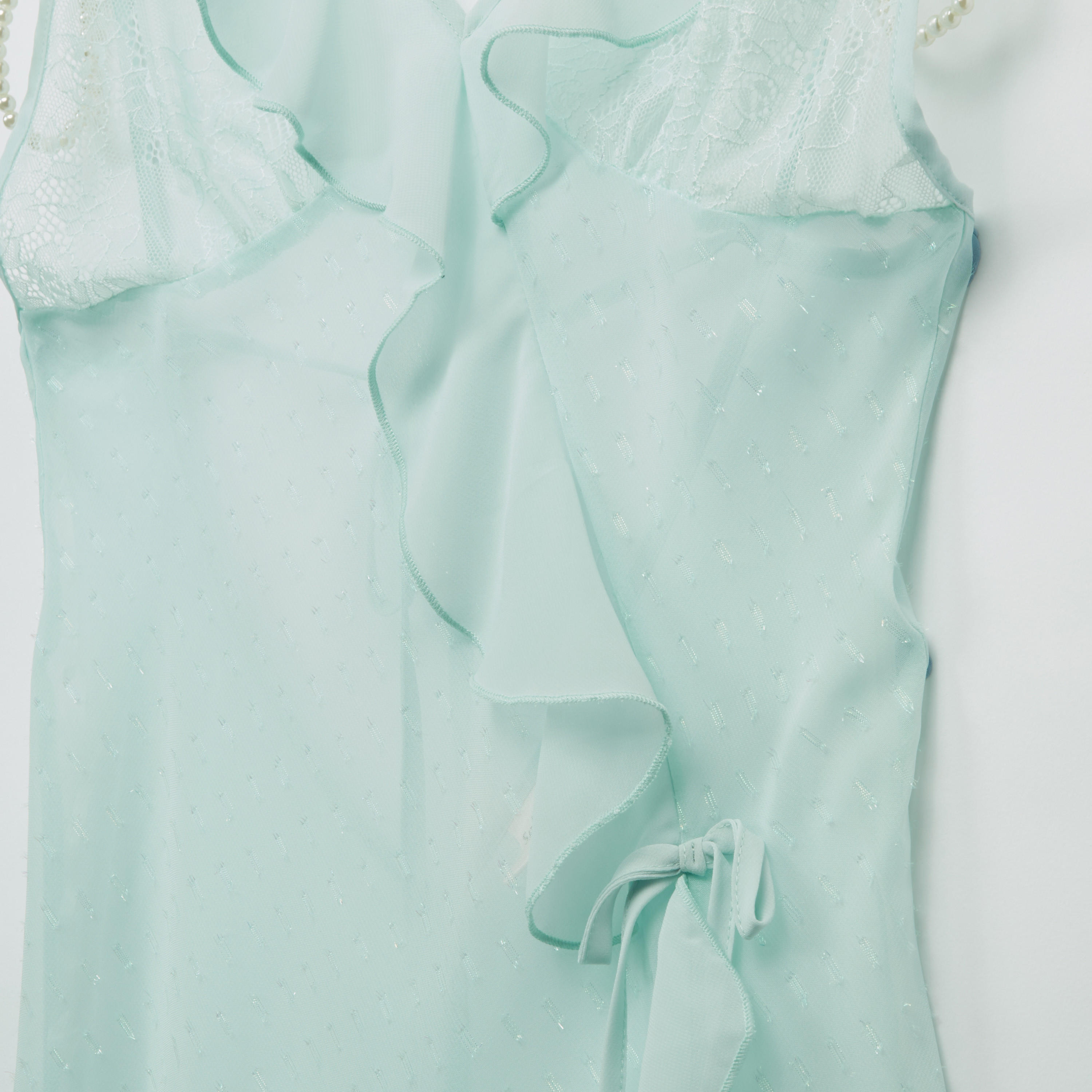 قميص نوم سادة دون أكمام بياقة V وتفاصيل كشكش-women-clothing-nightwear-nighties-image-2