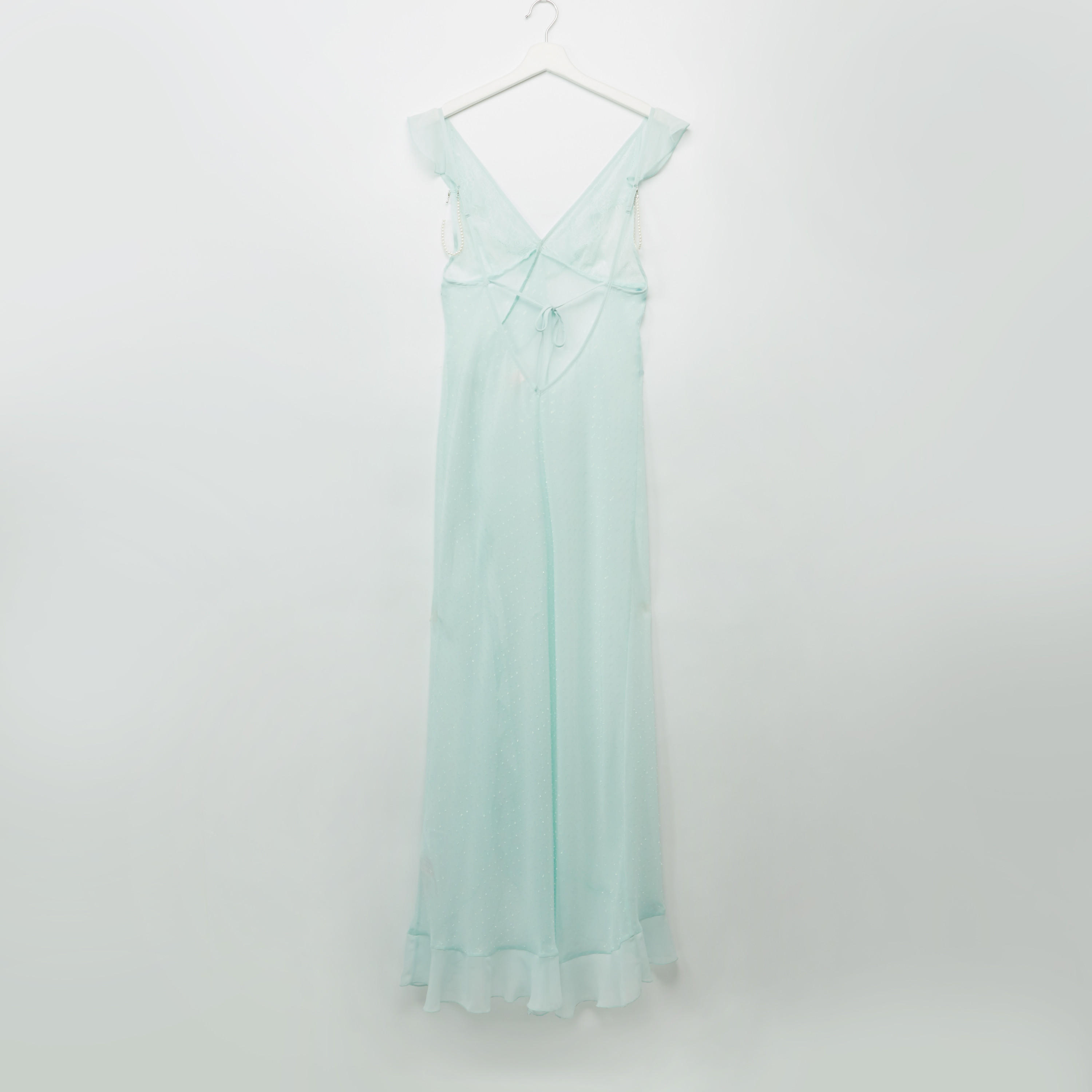 قميص نوم سادة دون أكمام بياقة V وتفاصيل كشكش-women-clothing-nightwear-nighties-image-3